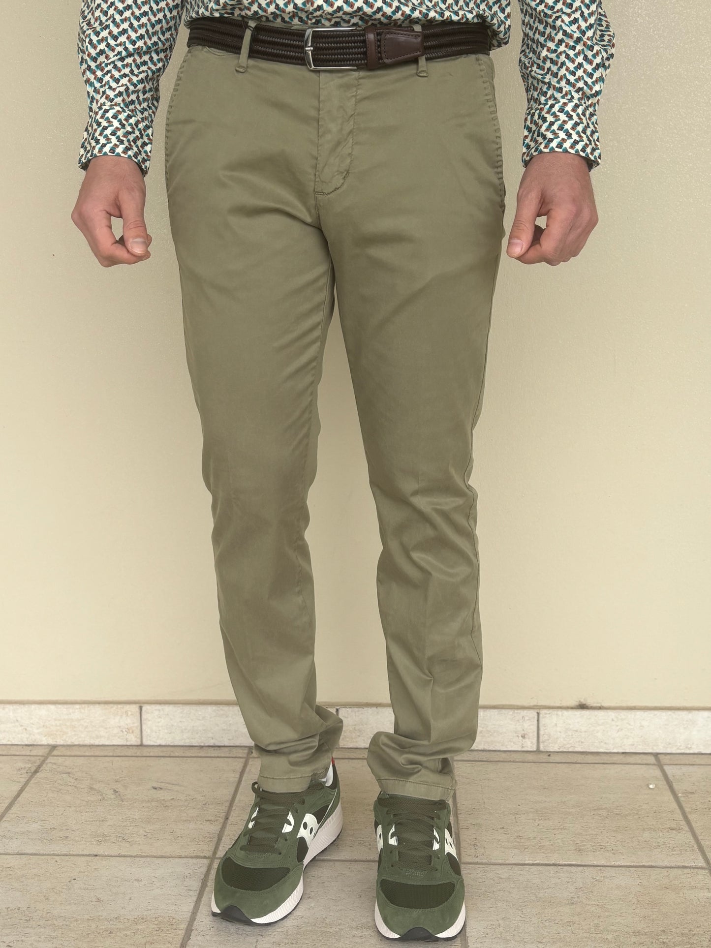 LE BRAGHE chino gabardina leggera stretch slim verde militare