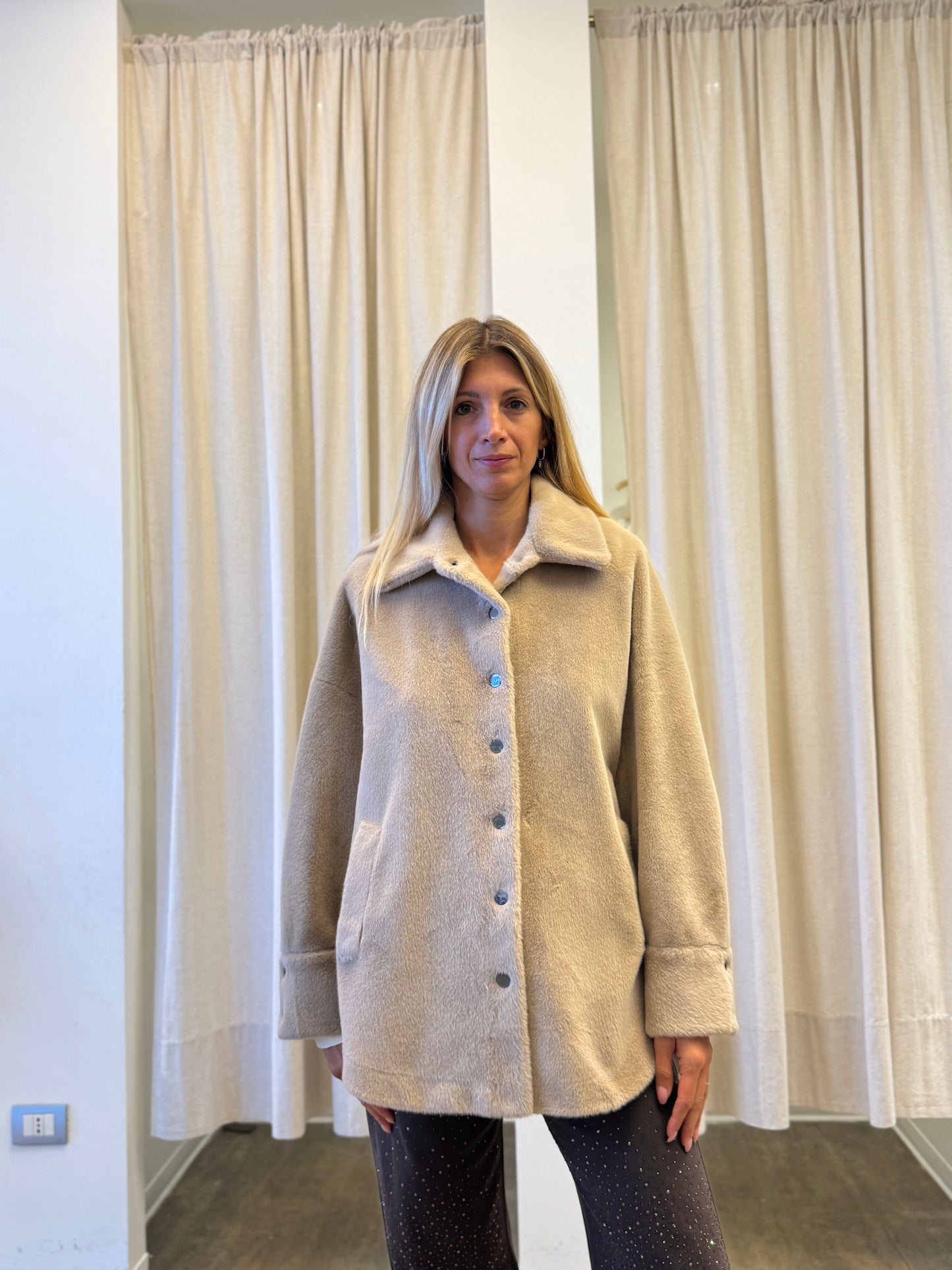 Tensione In Pelliccia sintetica double con colletto BEIGE