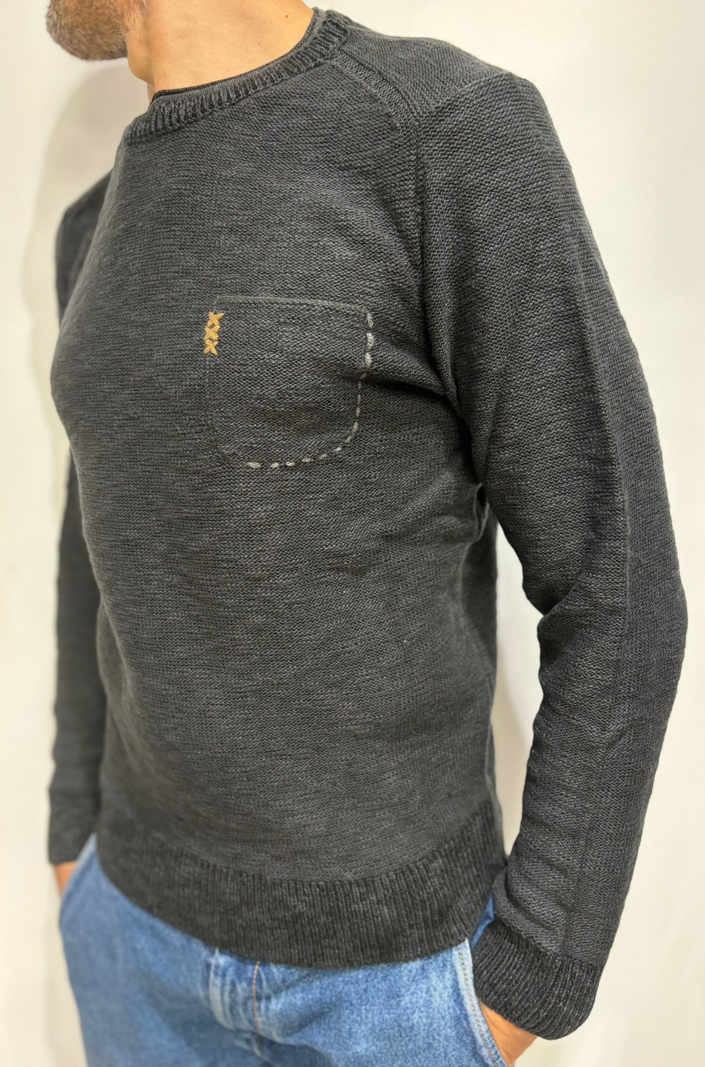 Loft88 maglia girocollo fiammato con taschino ricamato ANTRACITE