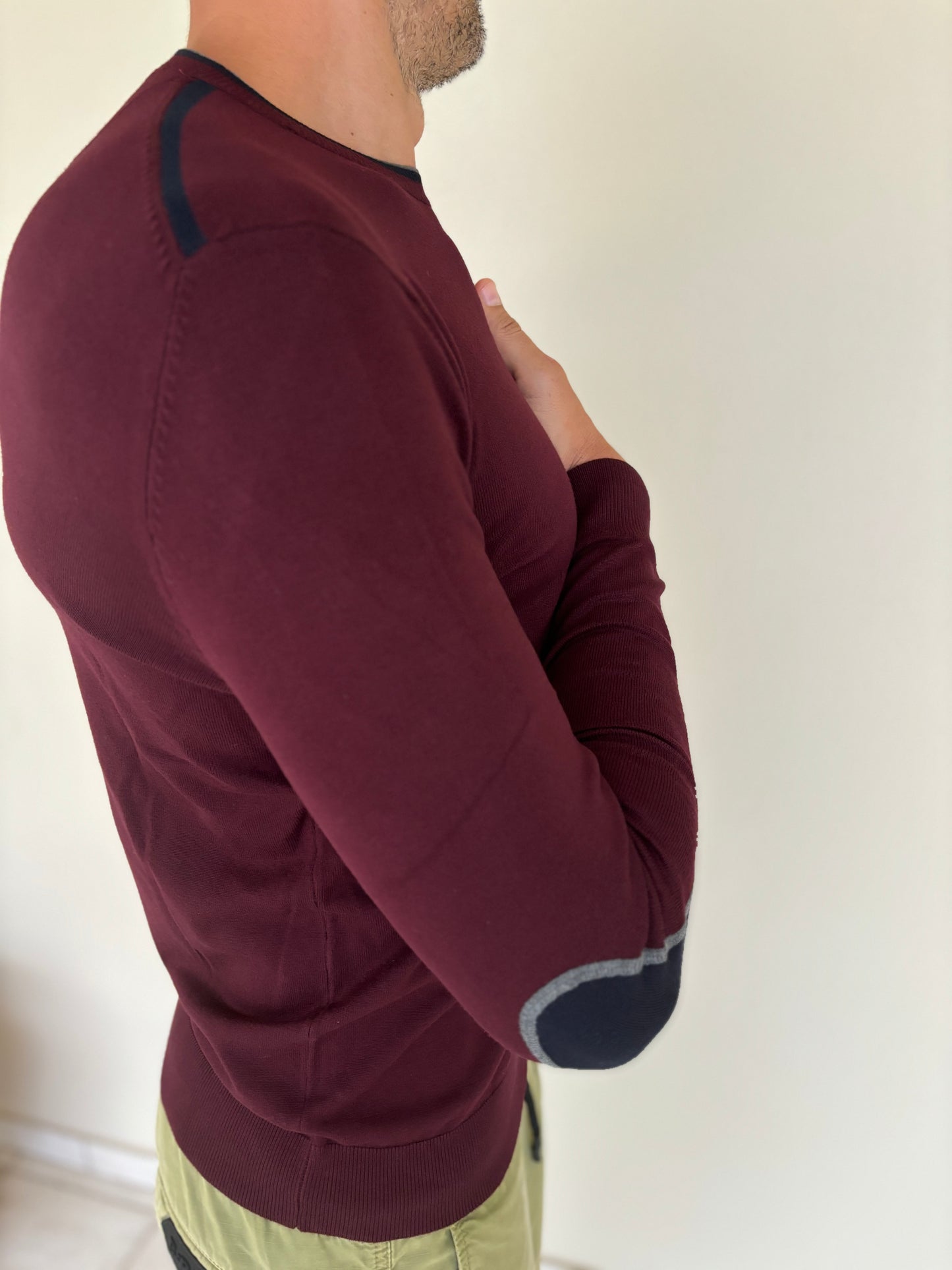 Markup Maglia girocollo con bordino con toppa BORDEAUX