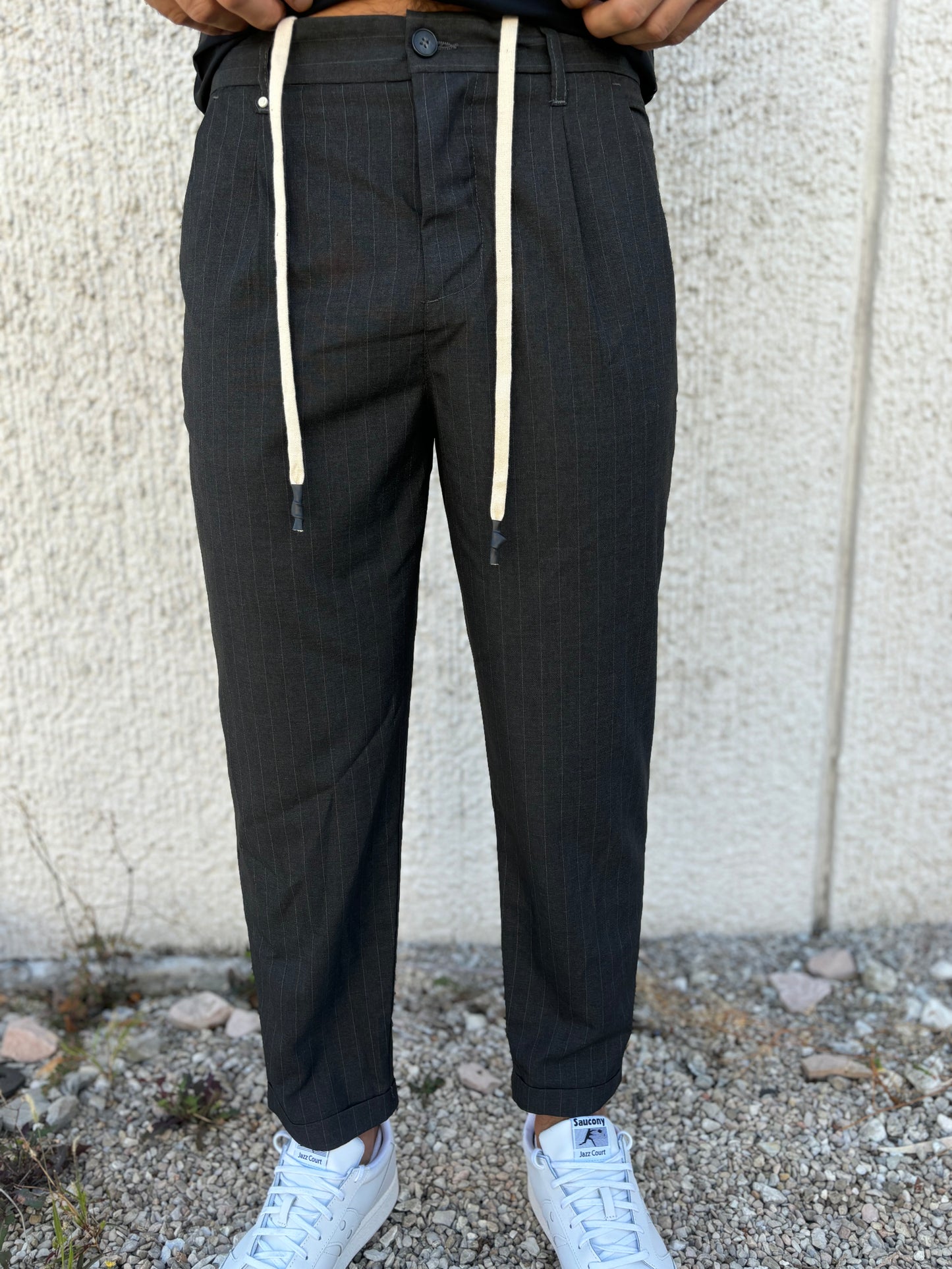 BL11 Pantalone gessato riga bianca con pences GRIGIO