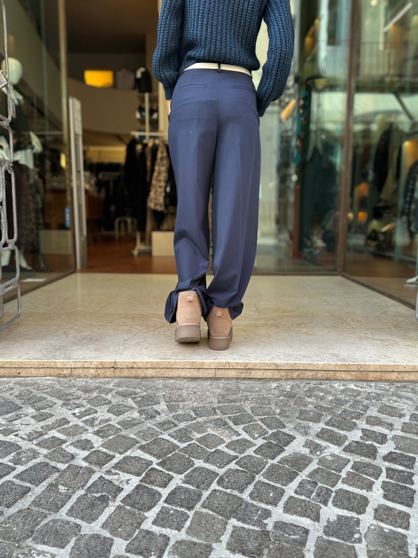 Merci Pantalone dritto con pences, tasche laterali, zip e gancio BLU