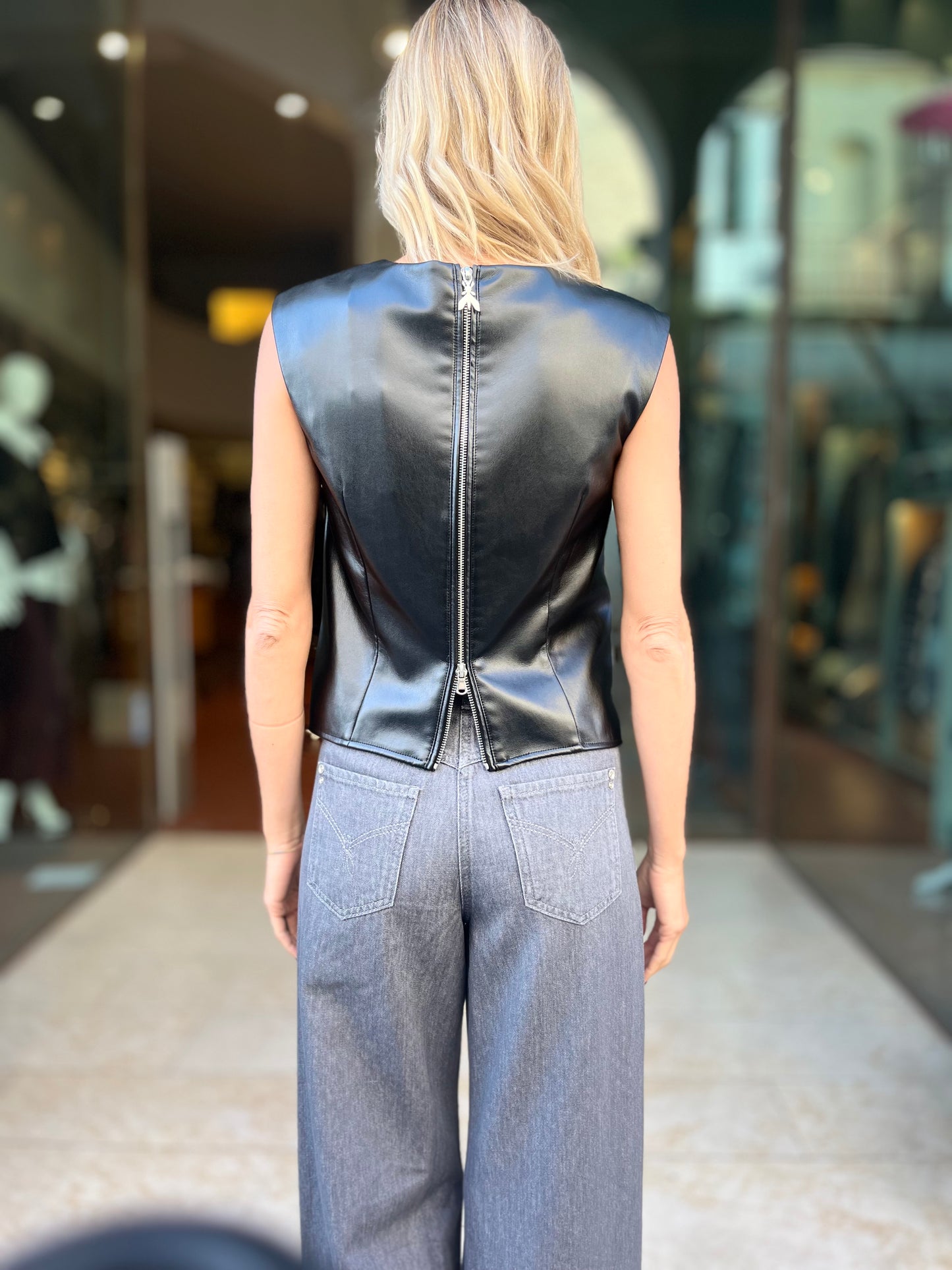 Patrizia Pepe Canotta ecopelle con lampo dietro NERO