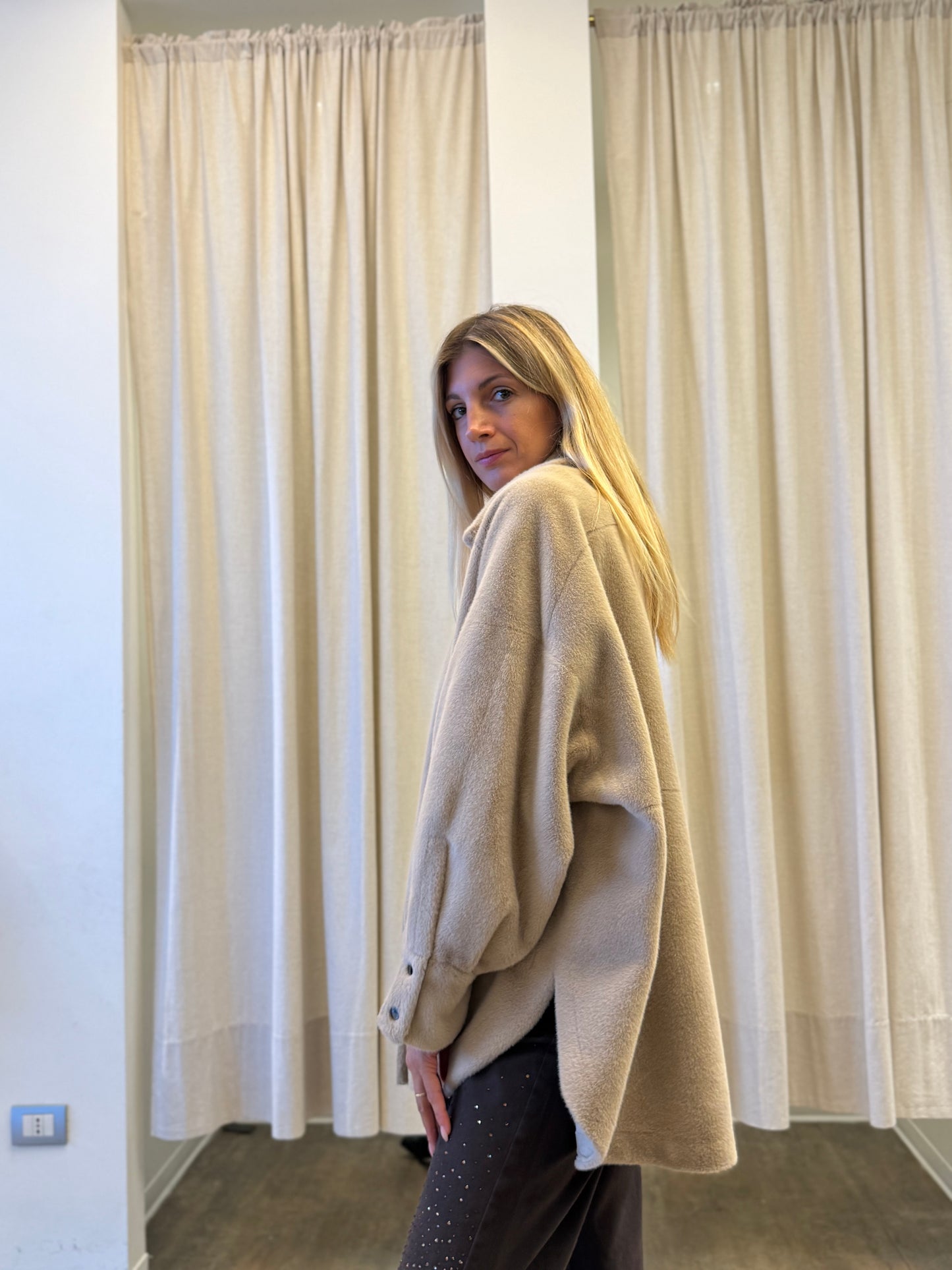 Tensione In Pelliccia sintetica double con colletto BEIGE