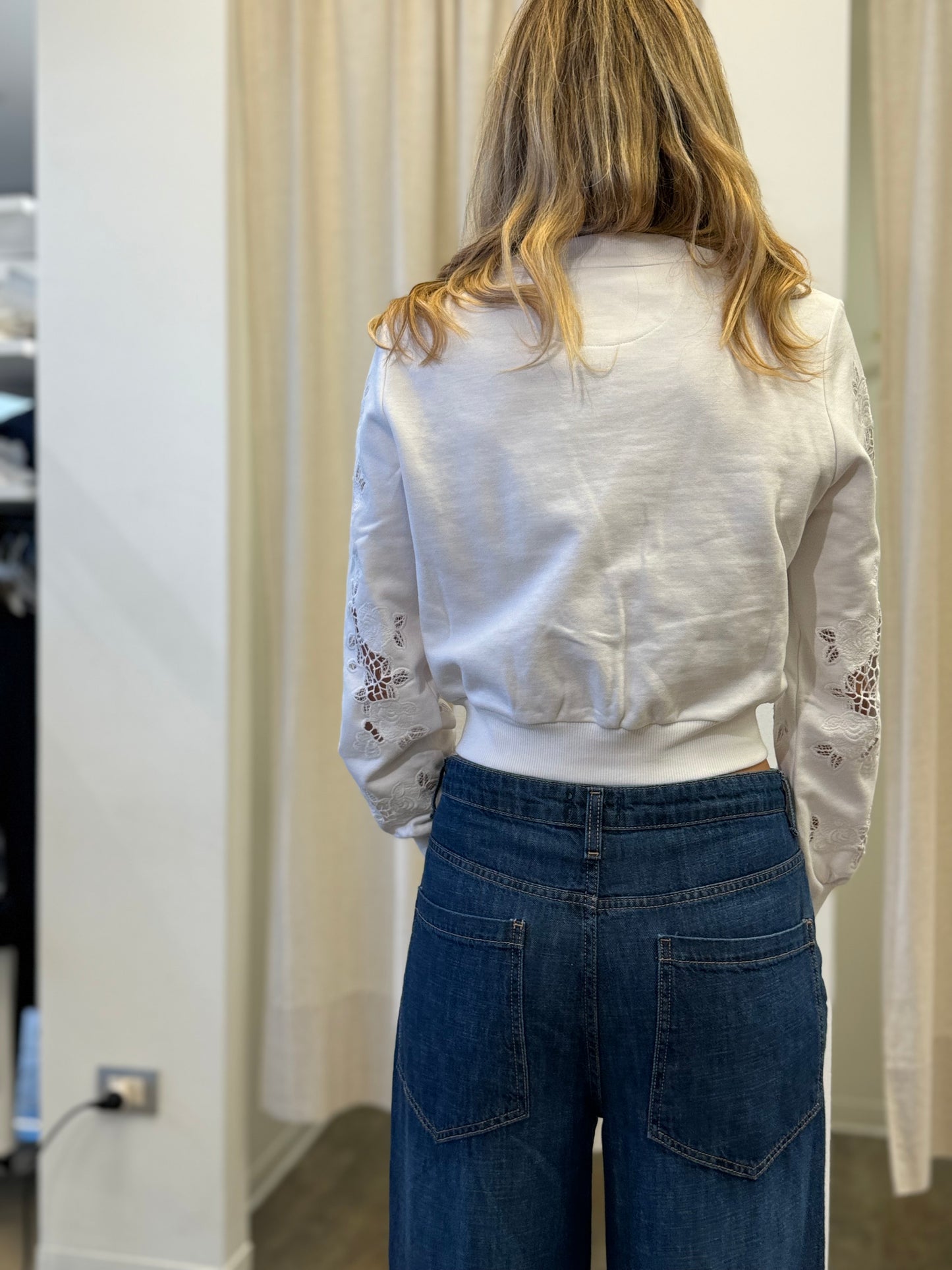 Guess Cardigan ricamato con bottoni logati BIANCO