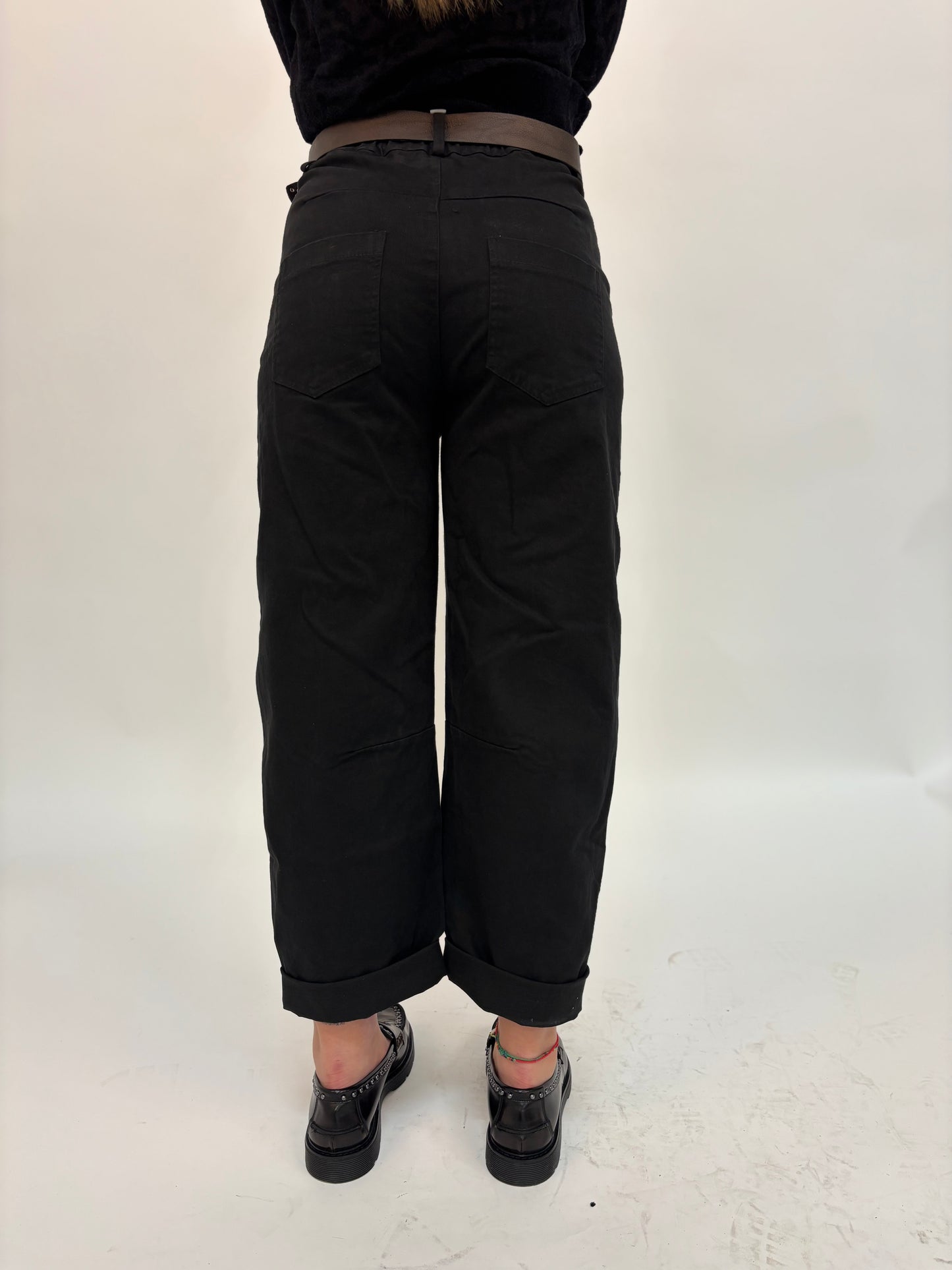 Tensione In Pantalone ovetto con cintura NERO