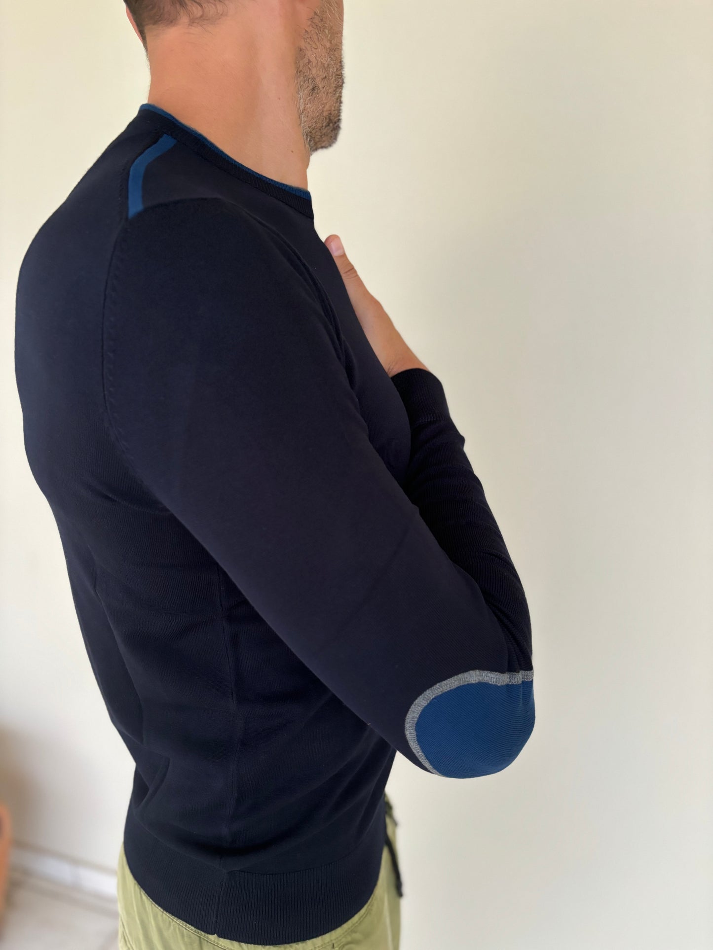 Markup Maglia girocollo con bordino con toppa BLU