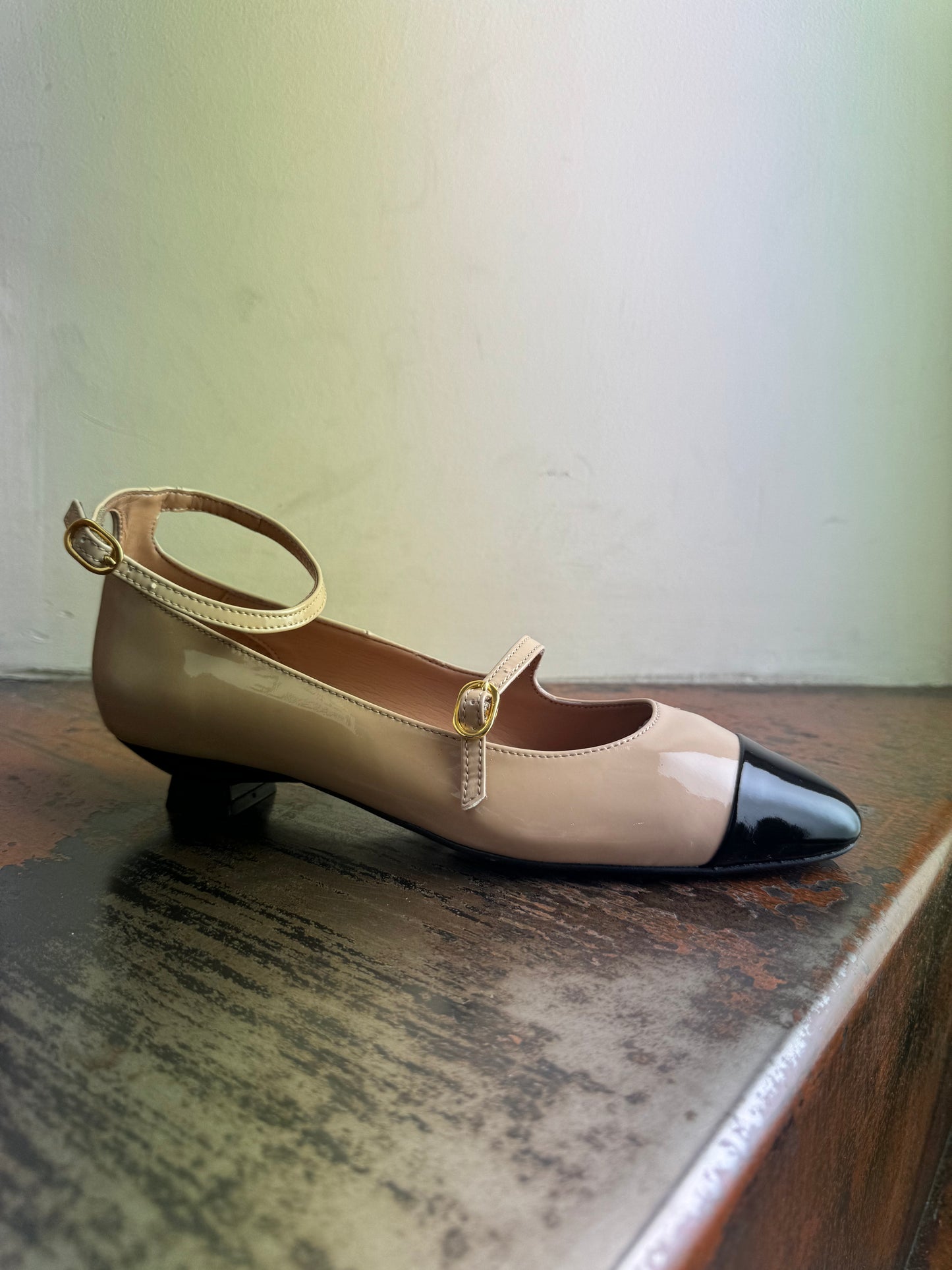 OVYE' BEBE' VERNICE BEIGE PUNTA NERA