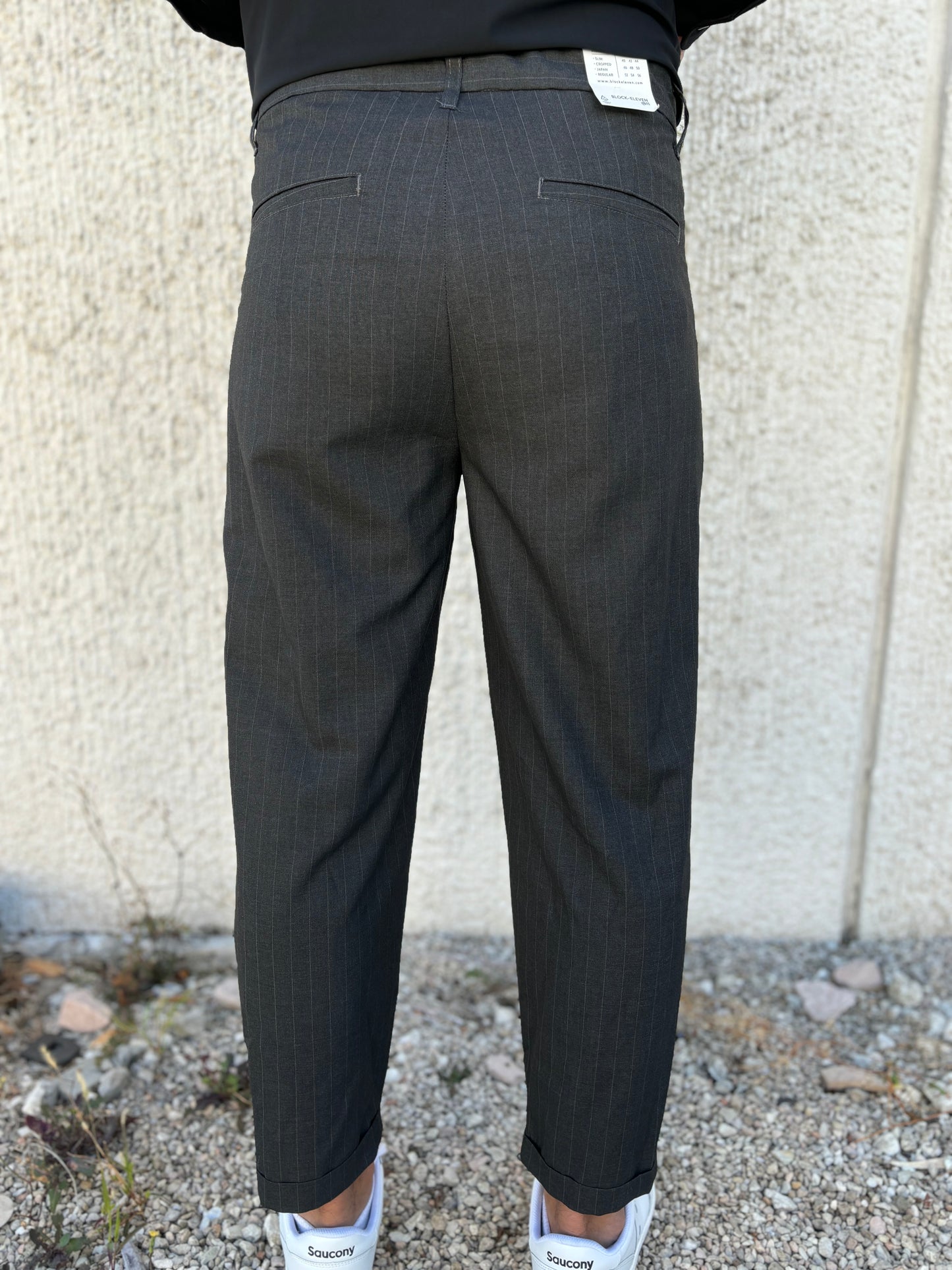BL11 Pantalone gessato riga bianca con pences GRIGIO