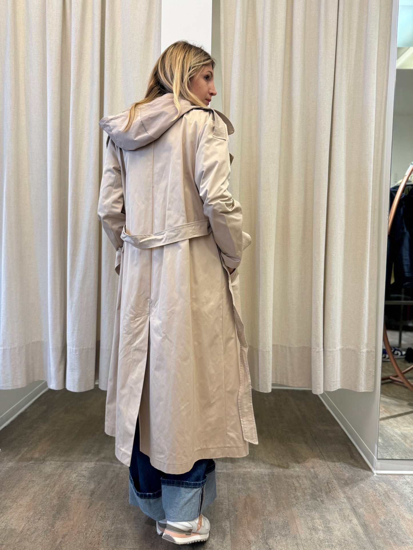 Tensione In Trench con cappuccio doppiopetto e cinta BEIGE