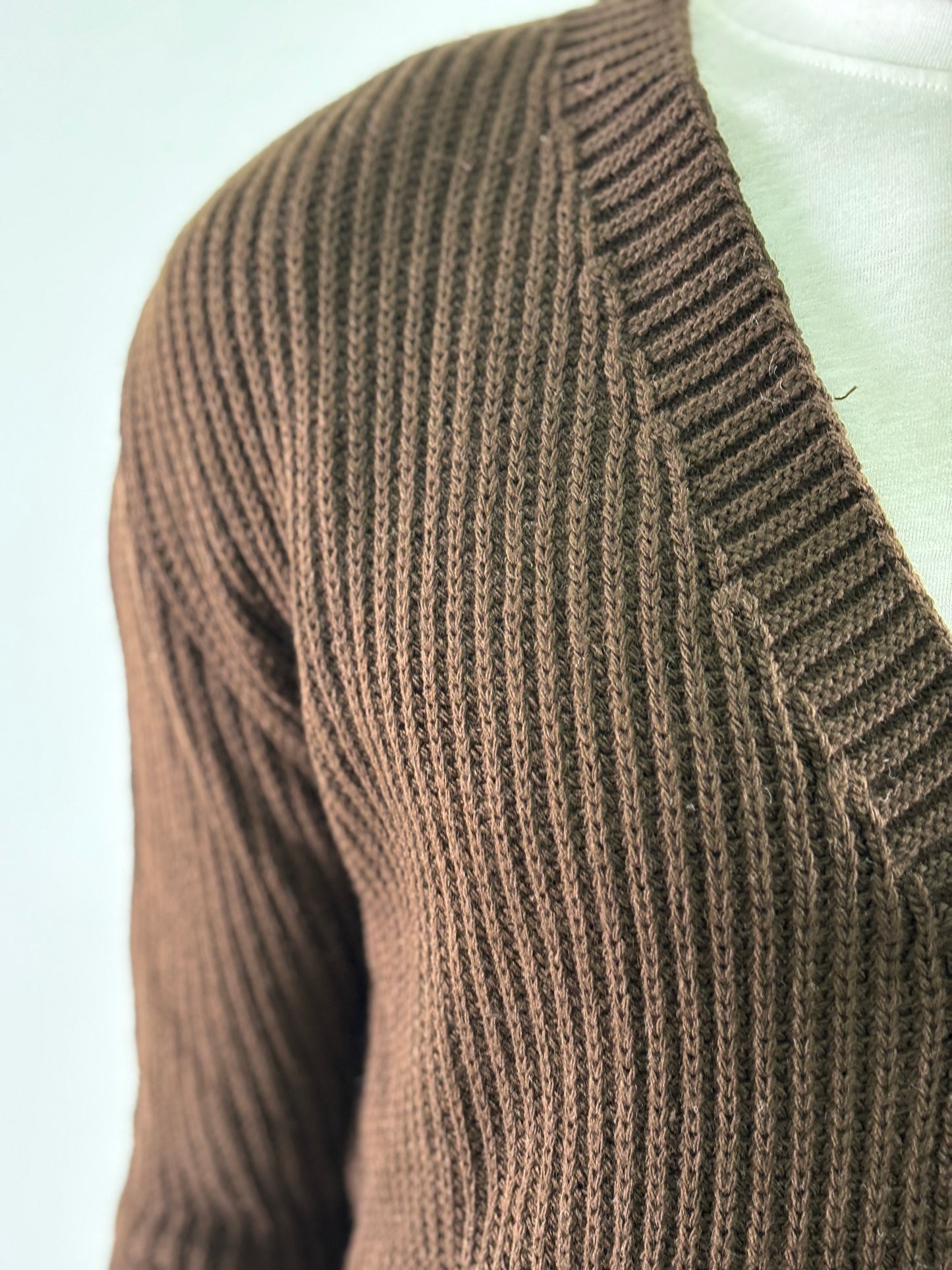 BL11 Cardigan collo V con tasche CIOCCOLATO