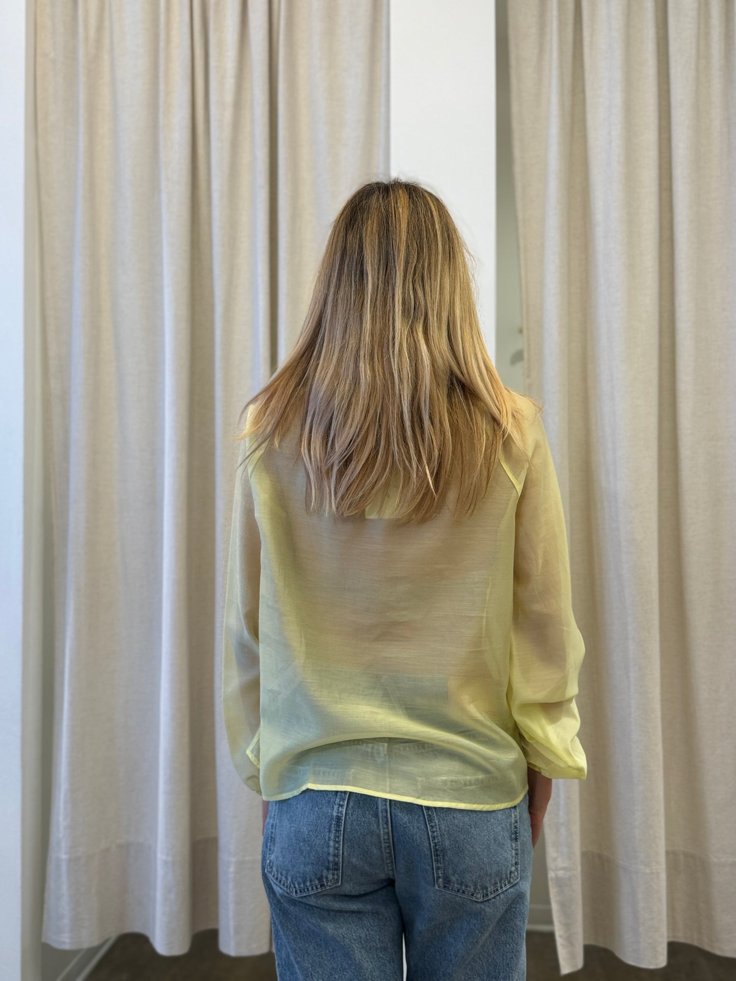 Susy Mix Camicia girocollo con fiocco effetto seta GIALLO