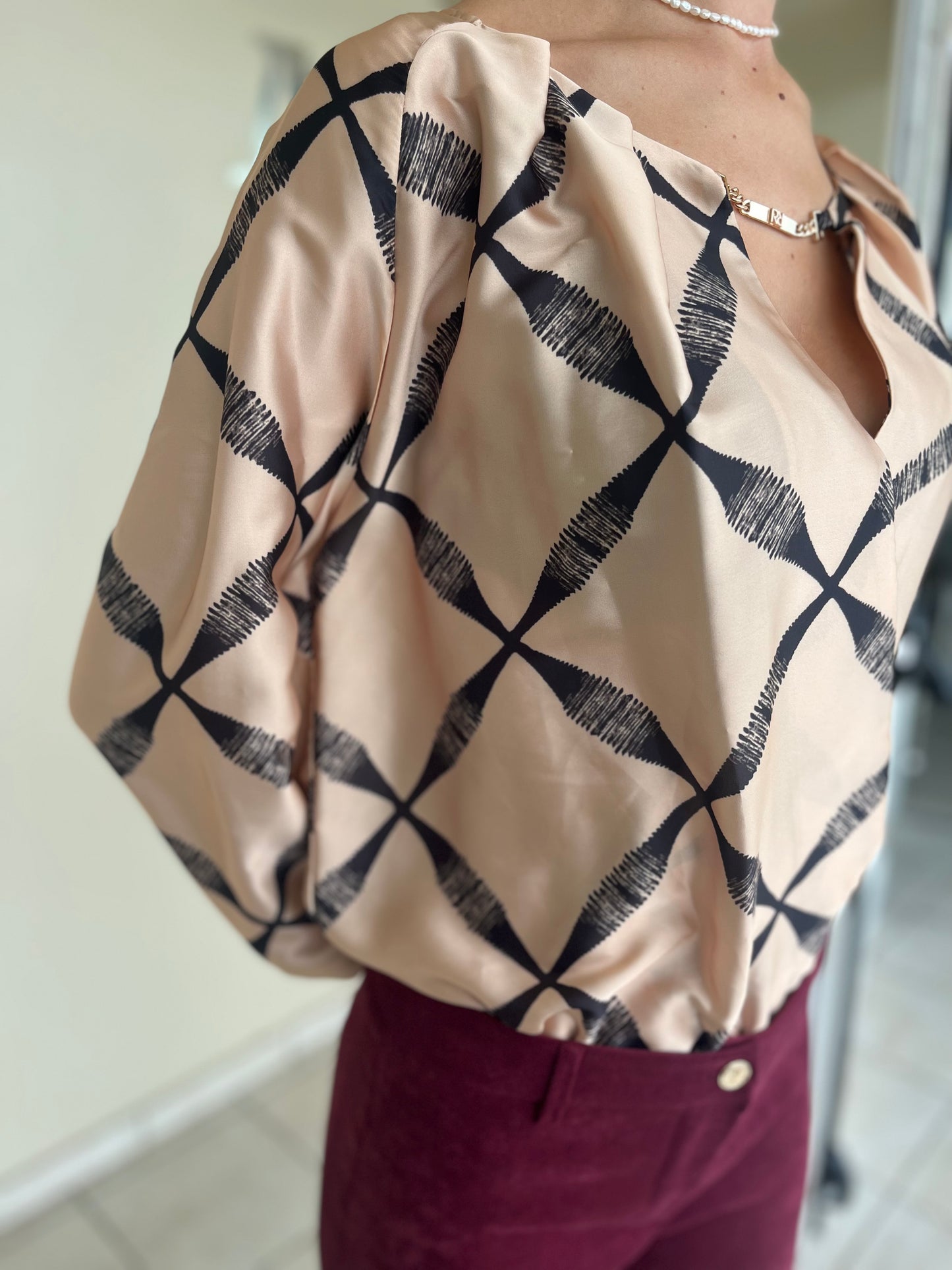 Relish Body m/lunga, scollo a incrocio più catena fantasia geometrica BEIGE