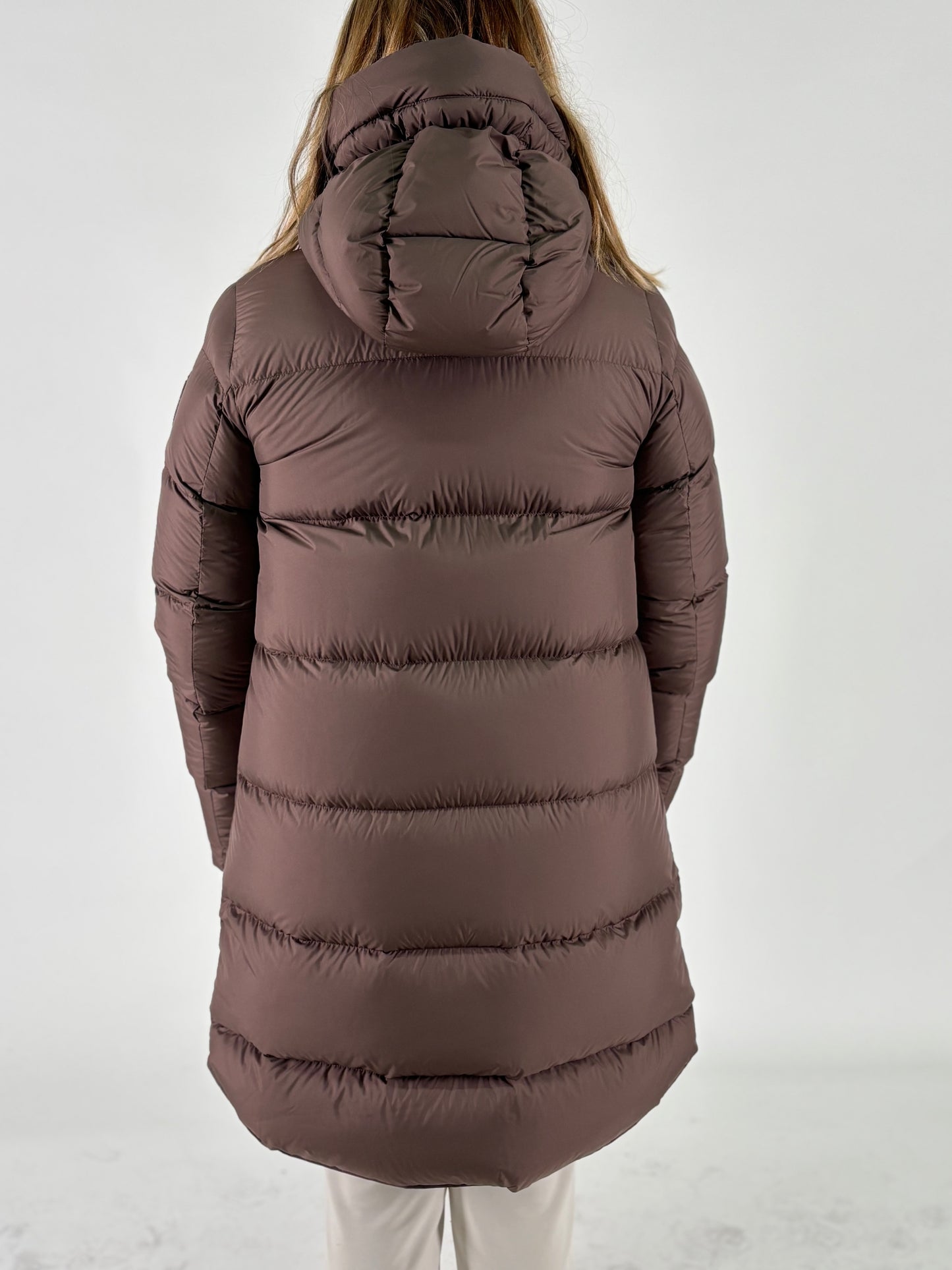 BOMBOOGIE piumino lungo con filze e cappuccio MARRONE