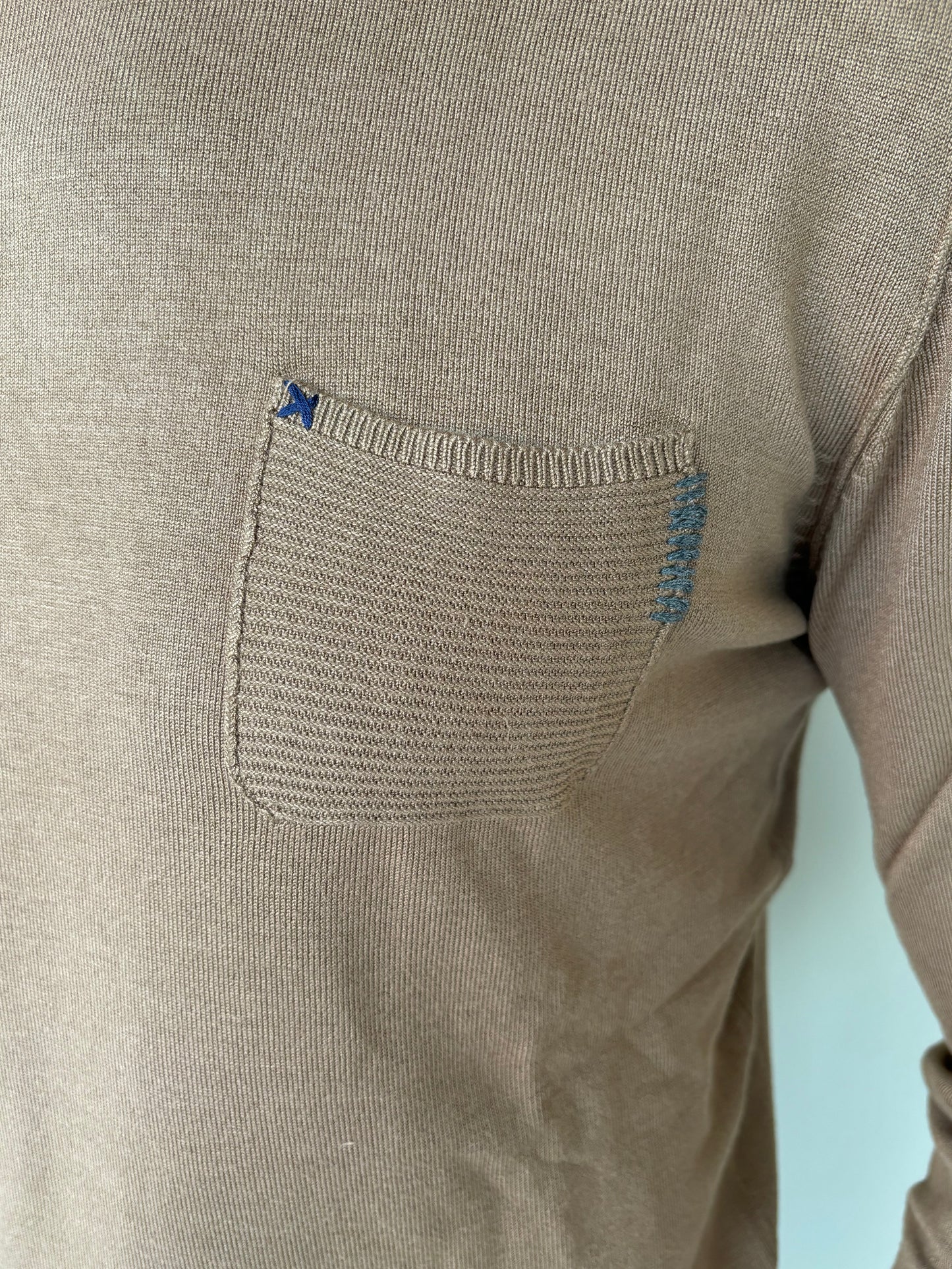 Loft88 Maglia in viscosa girocollo con taschino NOCCIOLA