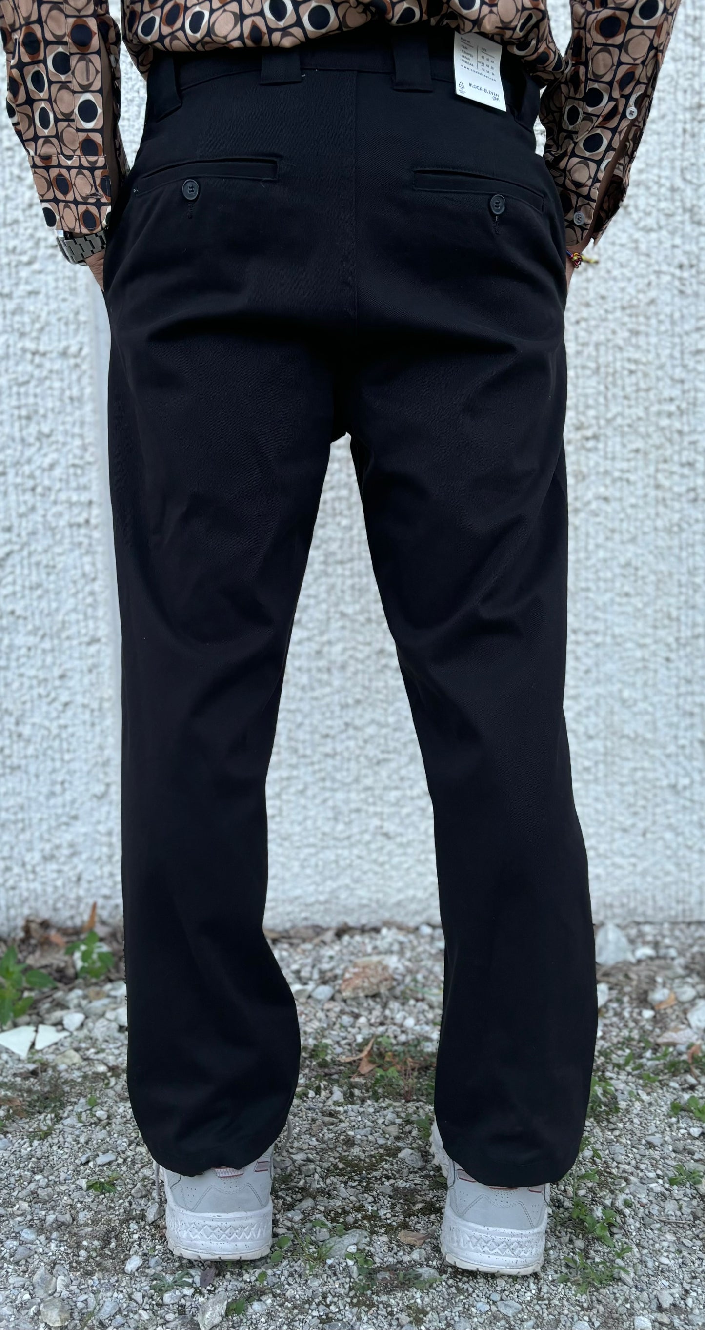 Berna pantalone con tascone a palazzo NERO