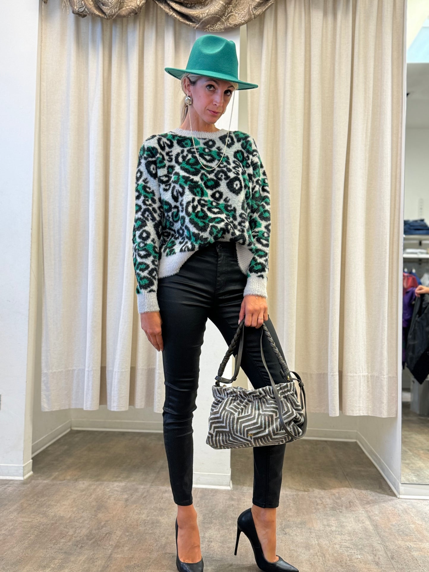 Guess Pantalone con passanti skinny in ecopelle NERO