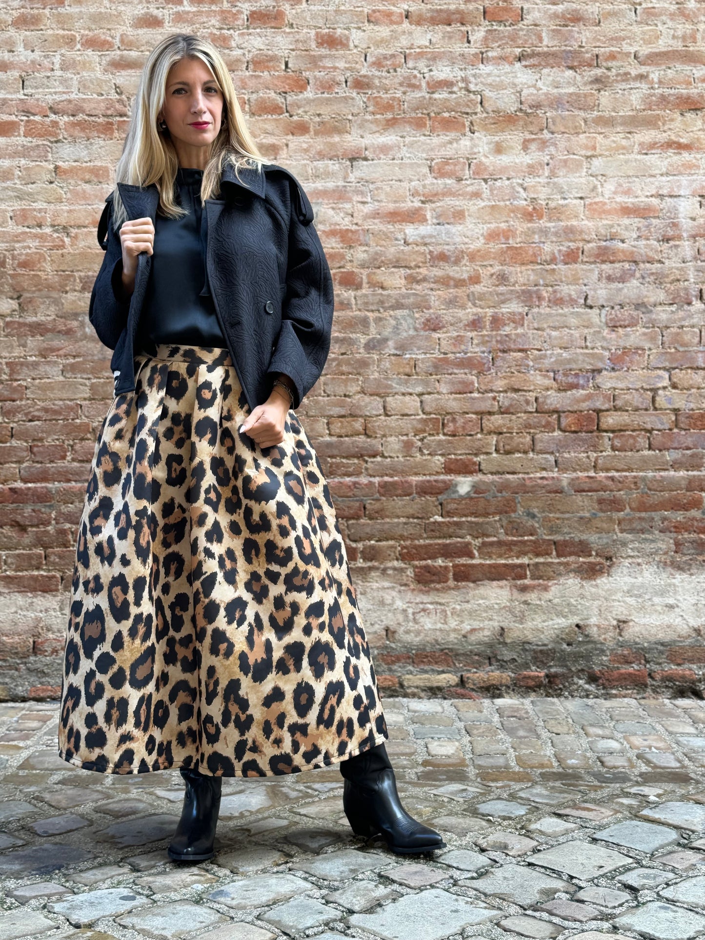 Dixie canotta raso smanicata mezzo collo con volant NERO