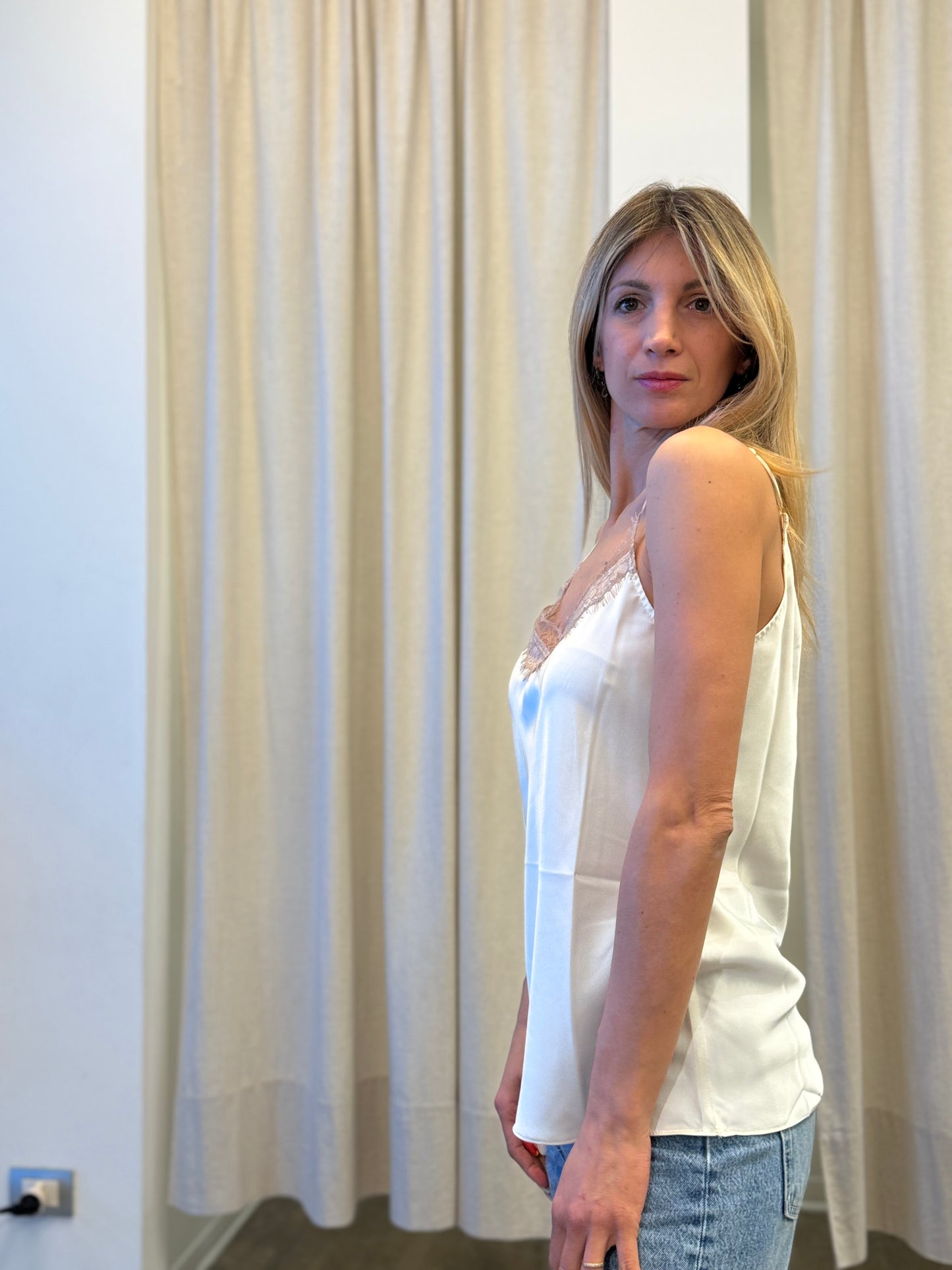 Susy Mix Canotta scollo pizzo CREMA