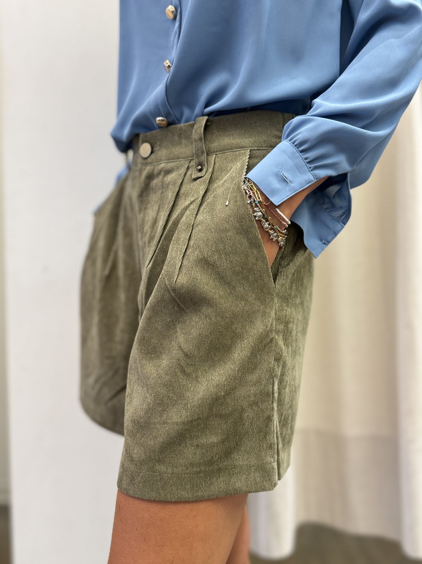 Molly Bracken Shorts velluto con pences VERDE