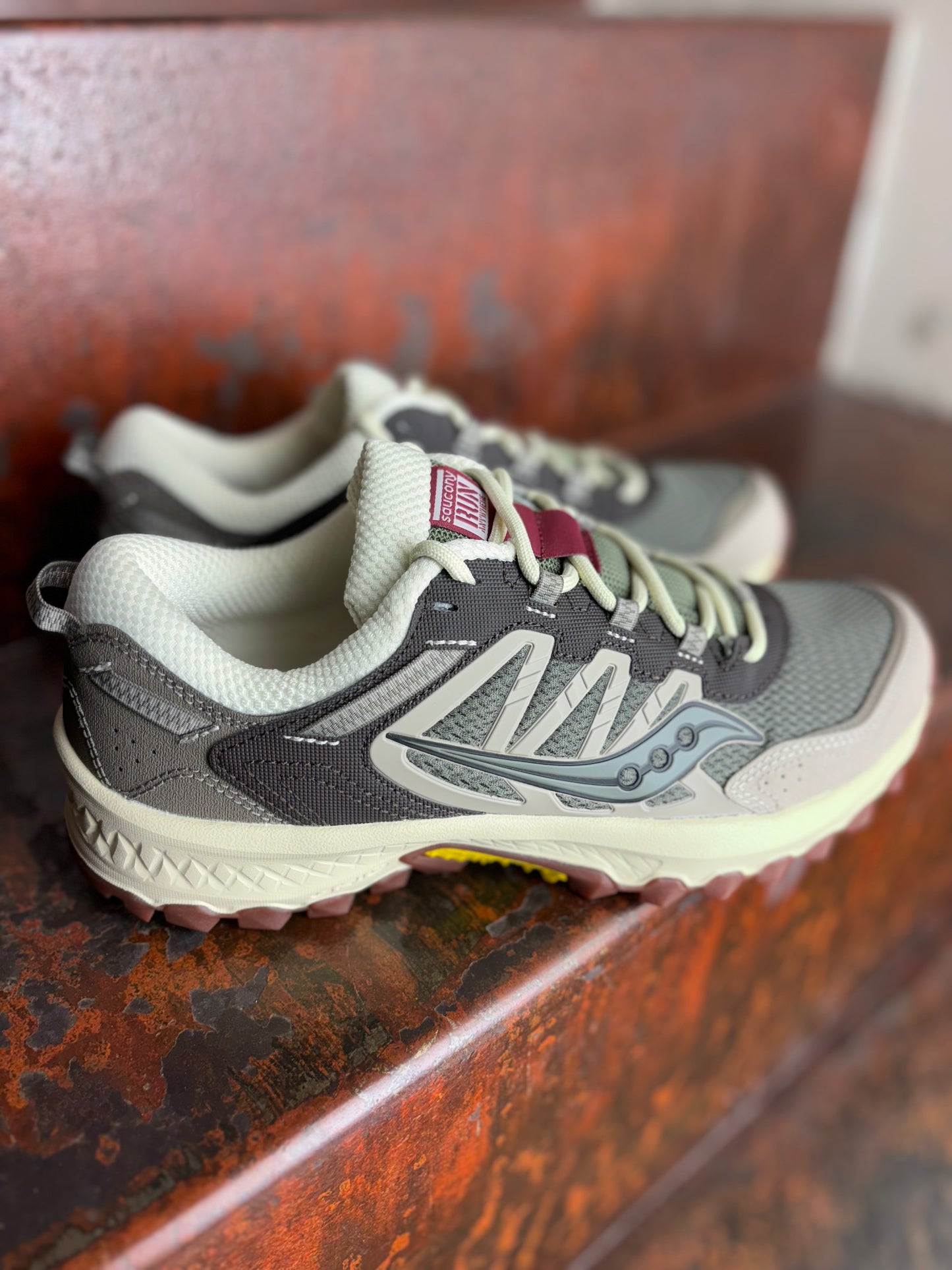 Saucony Grid Peak fondo running OLIVA/MARRONE