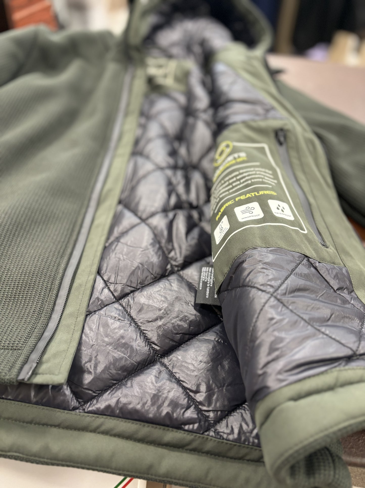 Markup Giubbino corto con cappuccio tessuto tecnico ammagliato VERDE