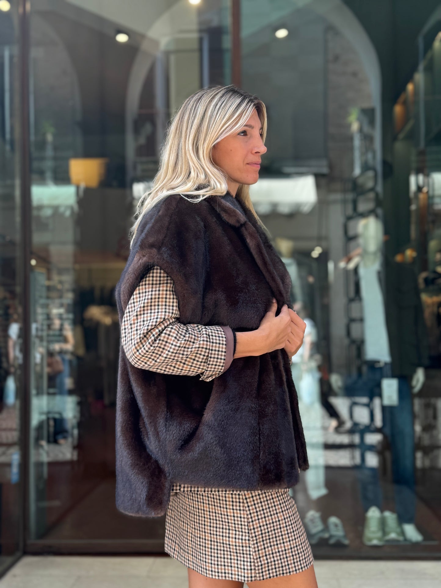 Betta Corradi Ecopelliccia smanicata a due bottoni MARRONE