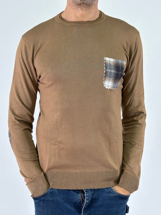 Loft88 Maglia girocollo con taschino e toppe a scacchi CAMMELLO