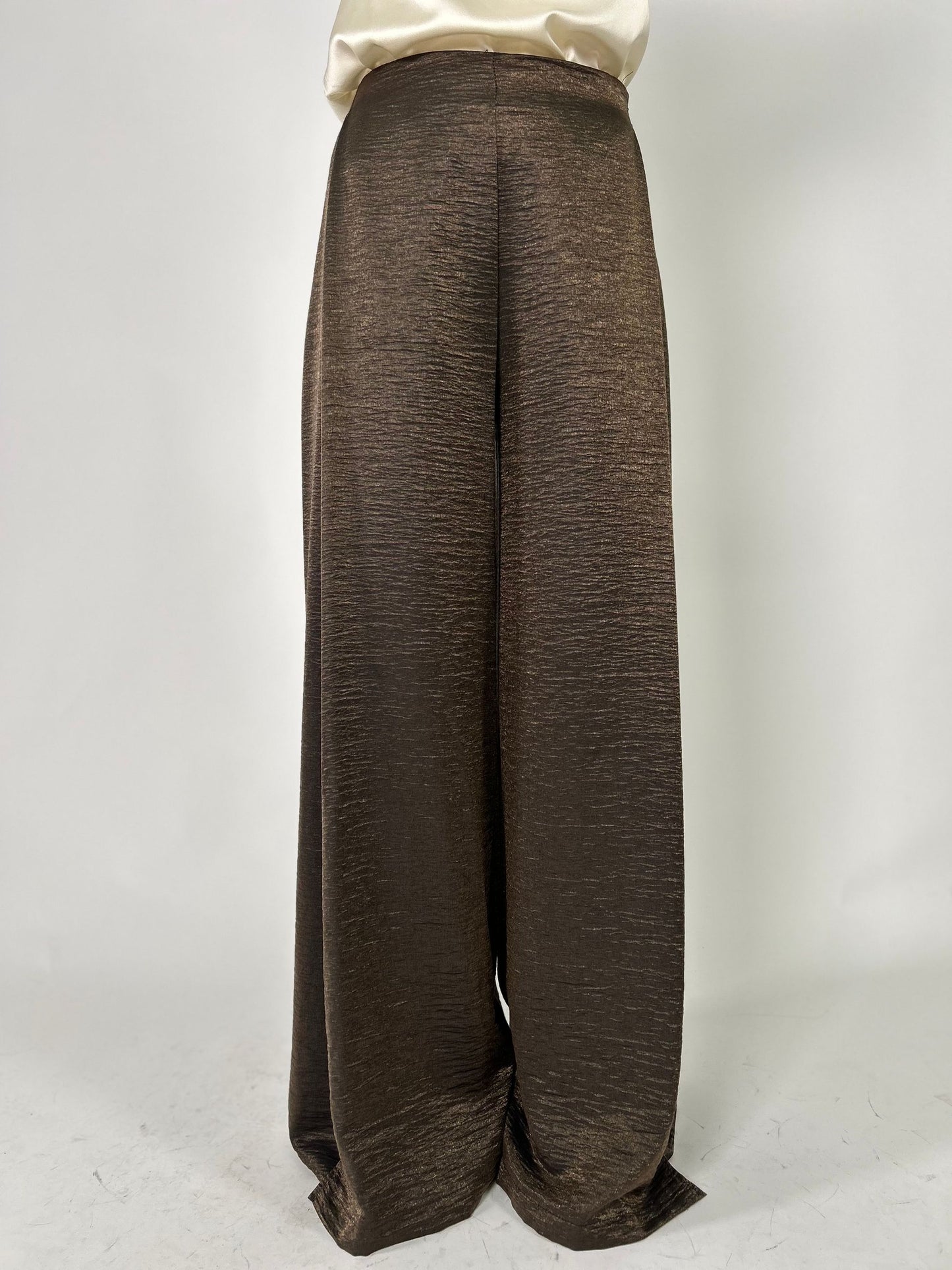 Pantalone a palazzo con spacco e allacciatura zip laterale