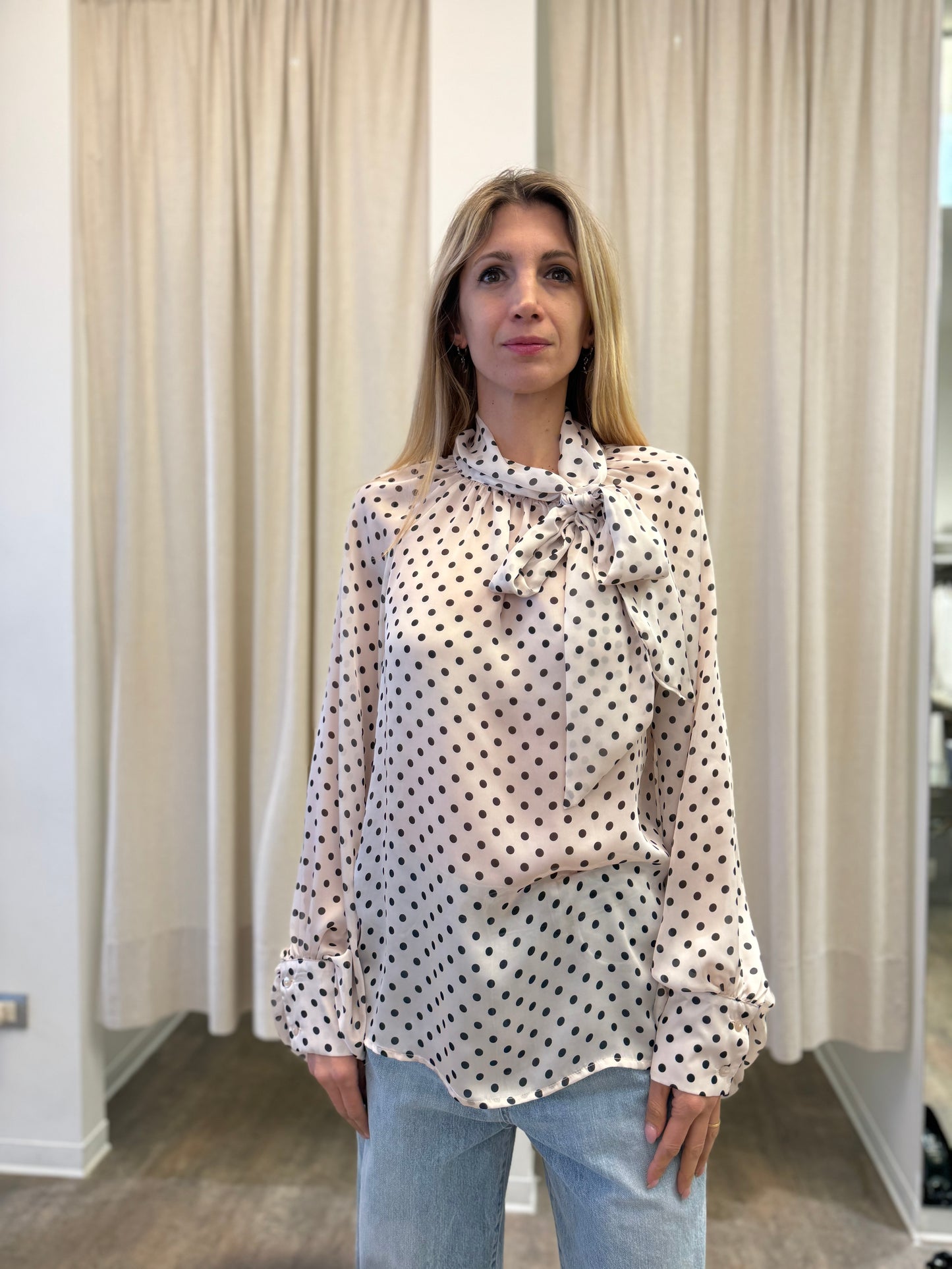 Tensione In Blusa con fiocco bolli neri PANNA