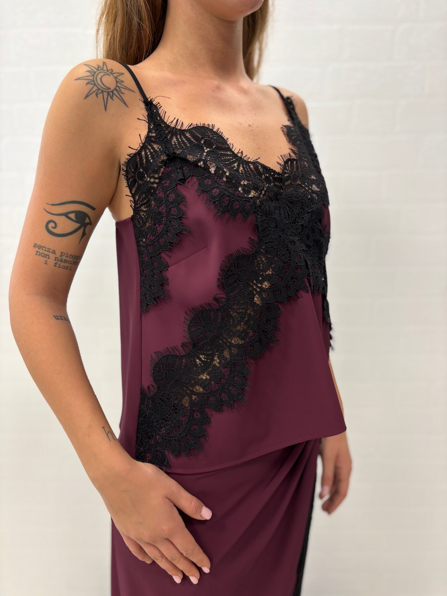 Tensione in Canotta con pizzo nero BORDEAUX