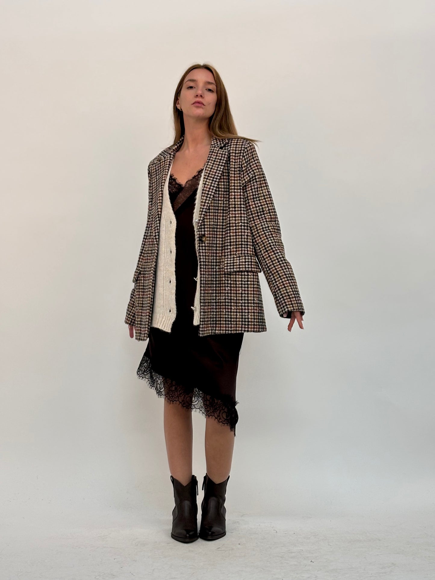 Tensione In Abito asimmetrico in pizzo nero MARRONE