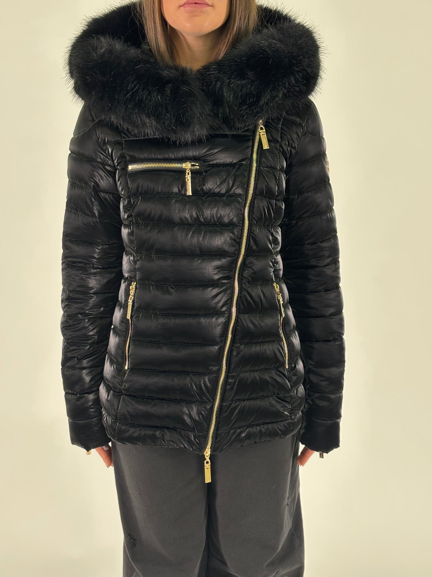 Relish Piumino corto effetto satin con cappuccio NERO