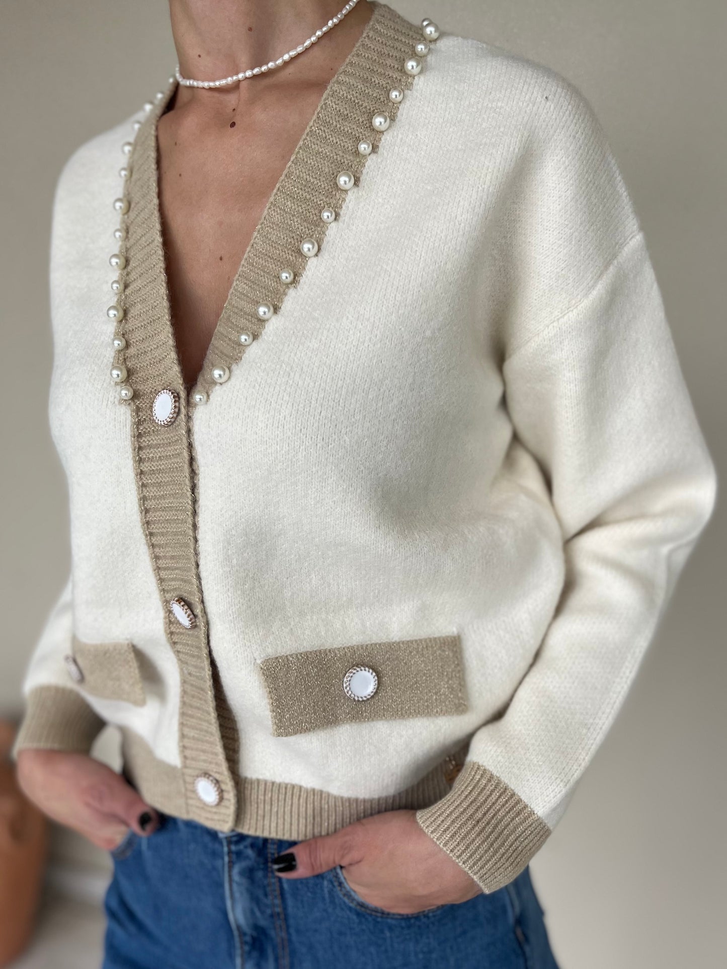 Artigli Cardigan con bordi a contrasto appl.perle, bottoni madreperla PANNA