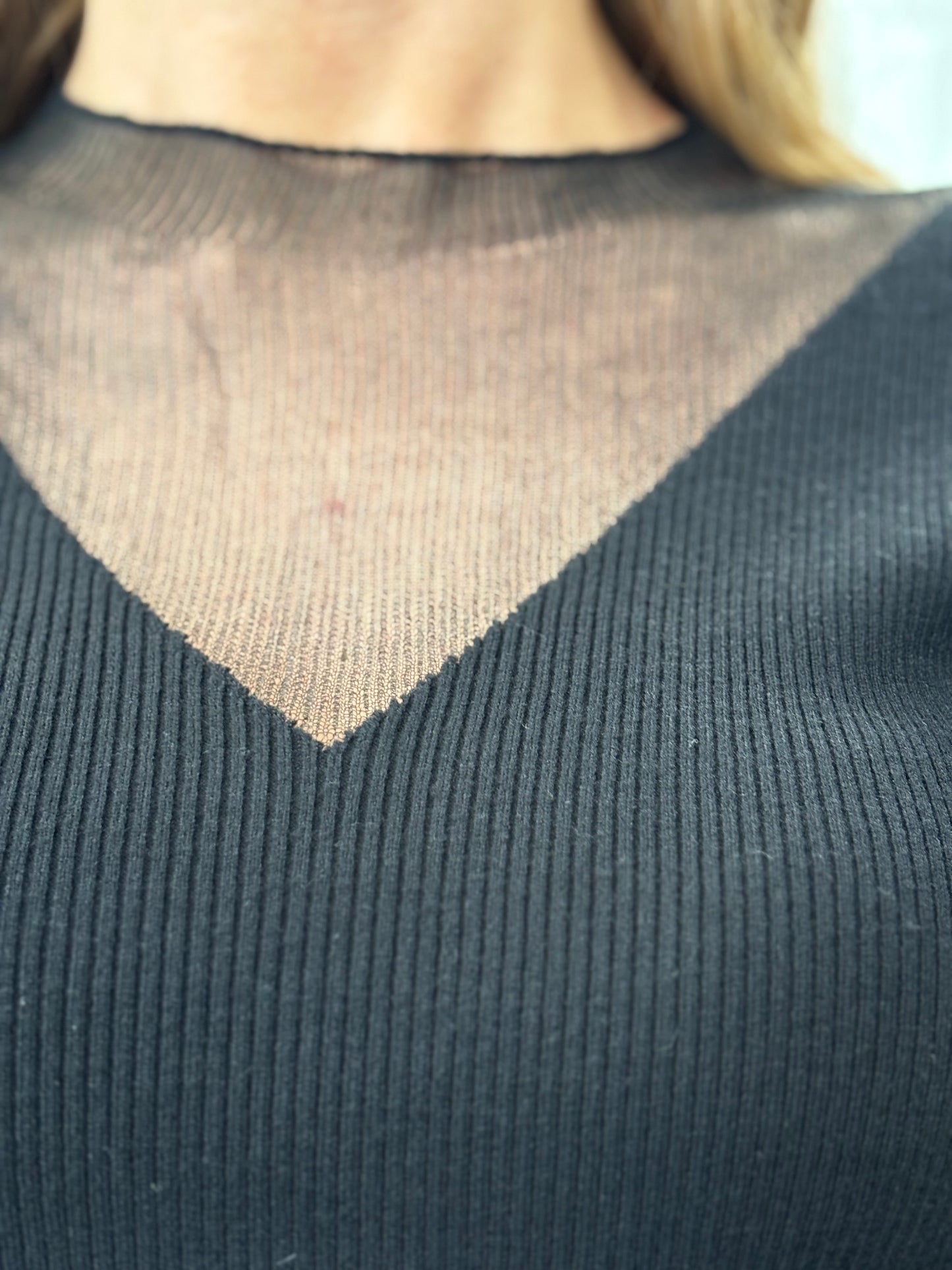 Molly Bracken Maglia girocollo con tulle effetto collo V NERO