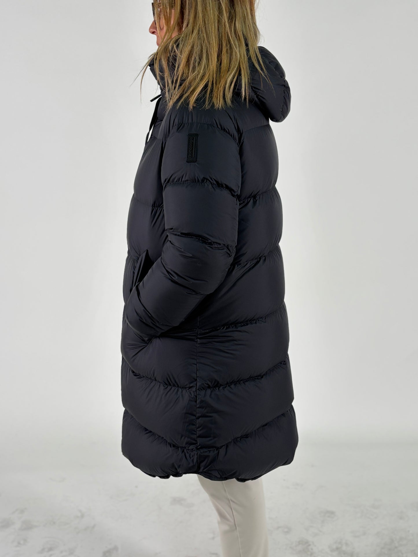 BOMBOOGIE piumino lungo con filze e cappuccio NERO