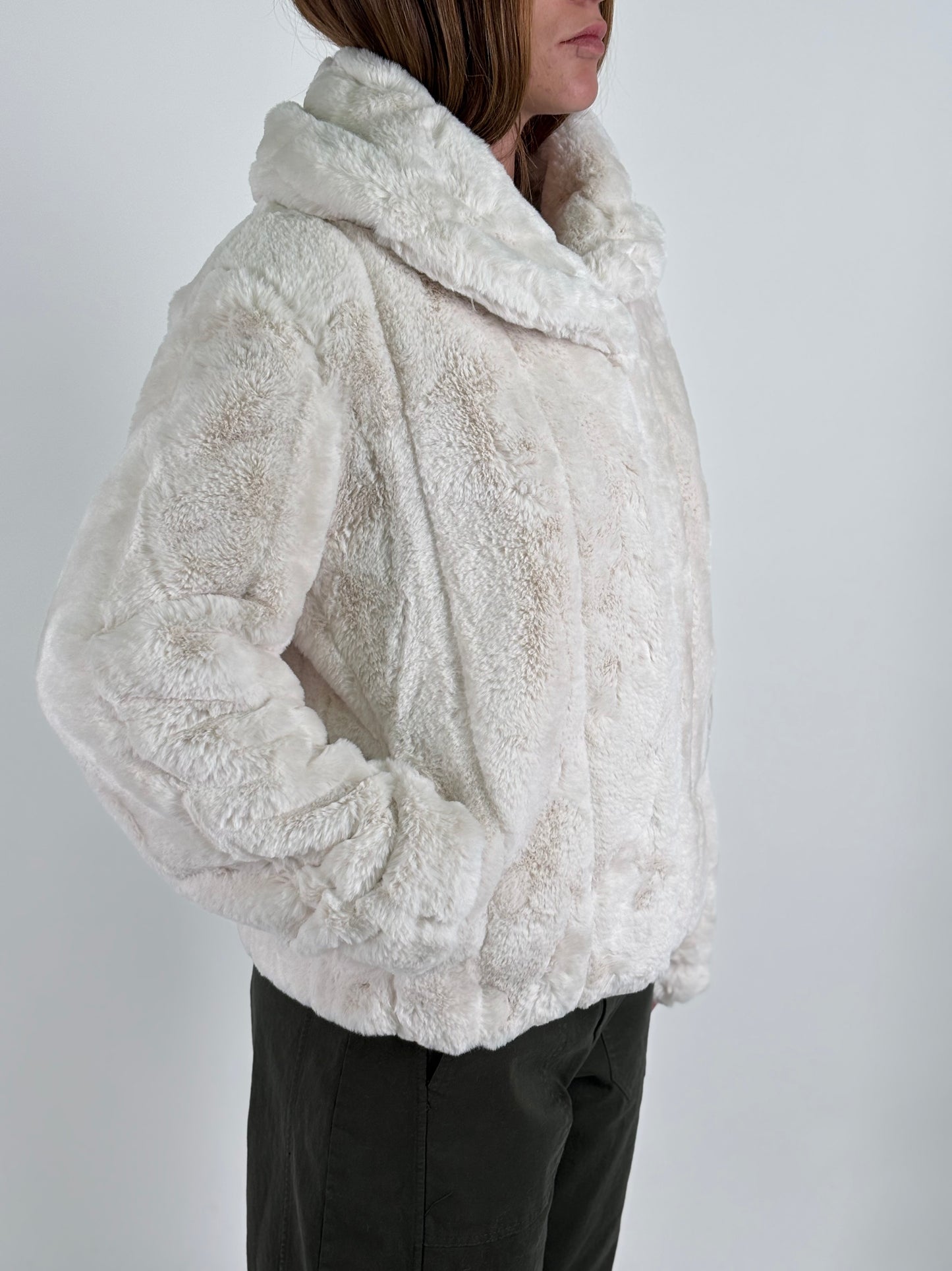 Guess Pelliccia corta sintetica PANNA