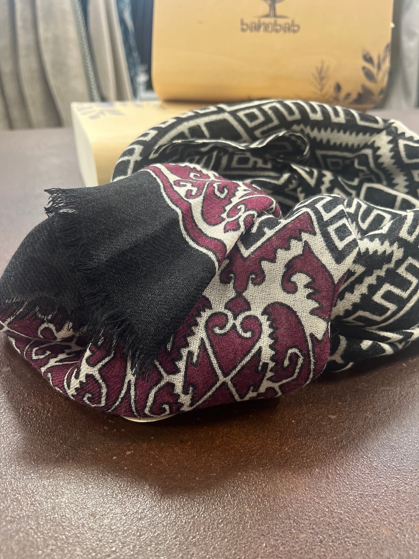 Bahobab Sciarpa 100% lana fantasia geometrica BIANCO/NERO/BORDEAUX
