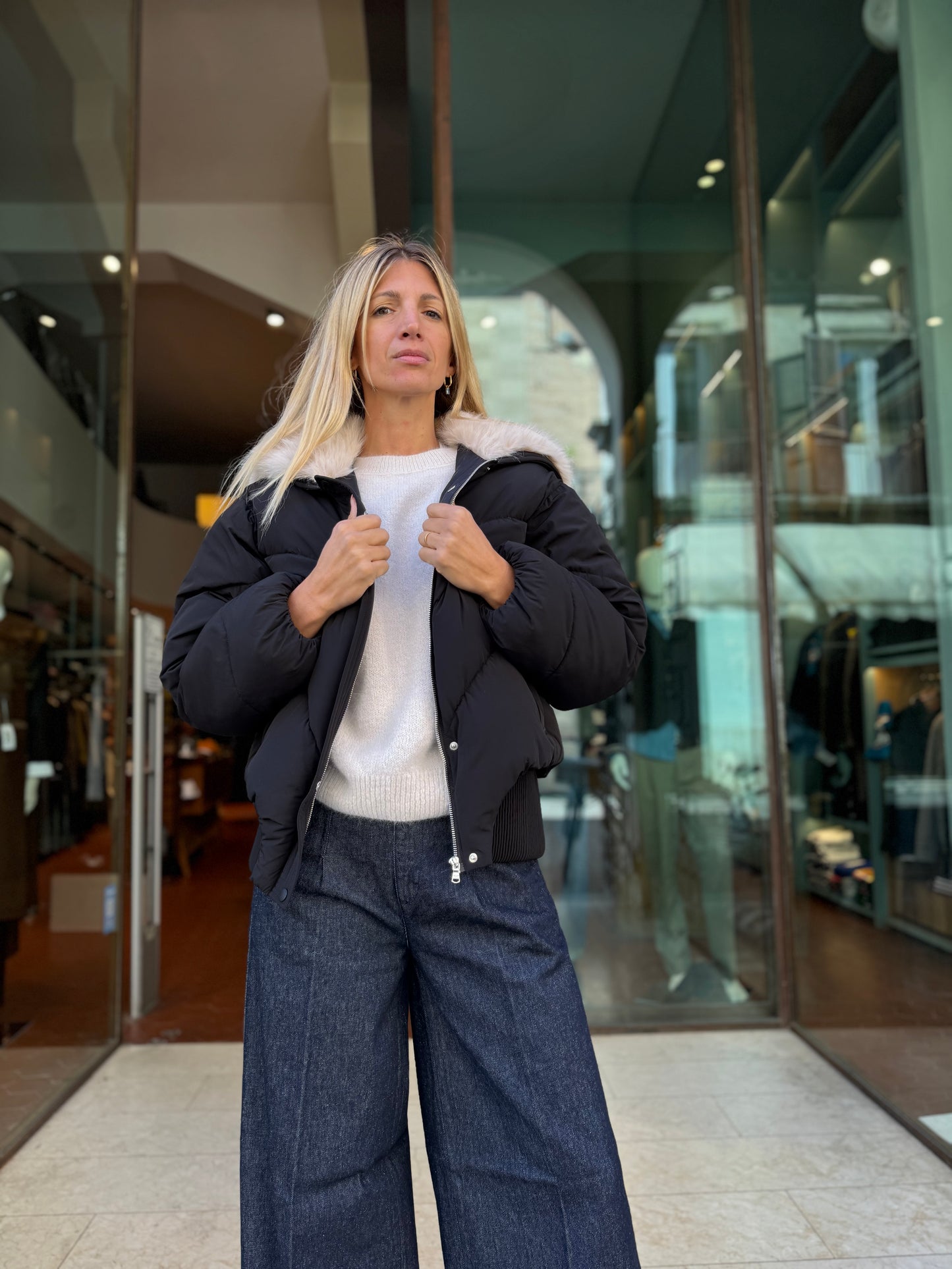 Patrizia Pepe Piumino corto con cappuccio in simil pelliccia NERO