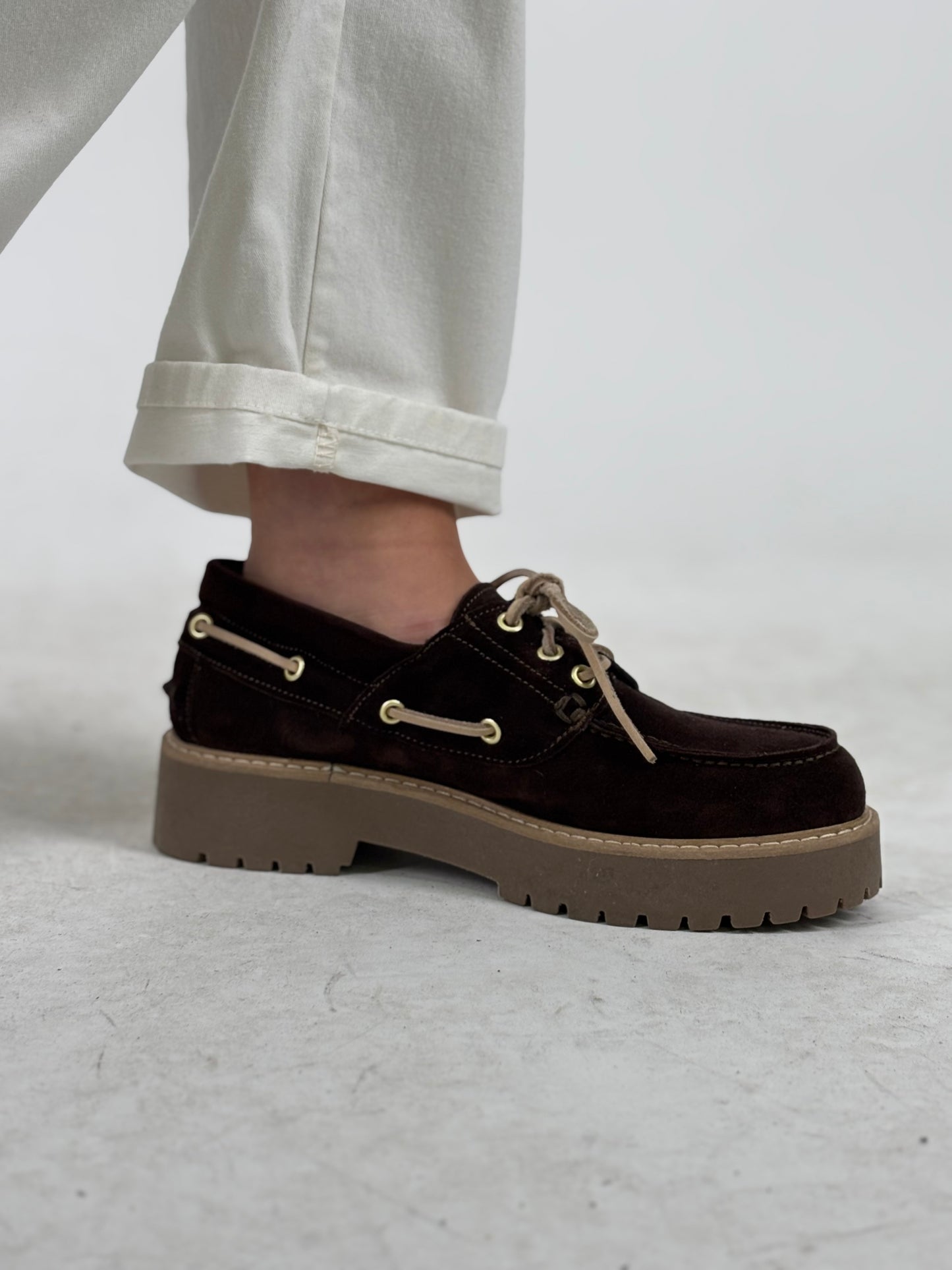 Ovyè Mocassino scamosciato fondo carrarmato MARRONE