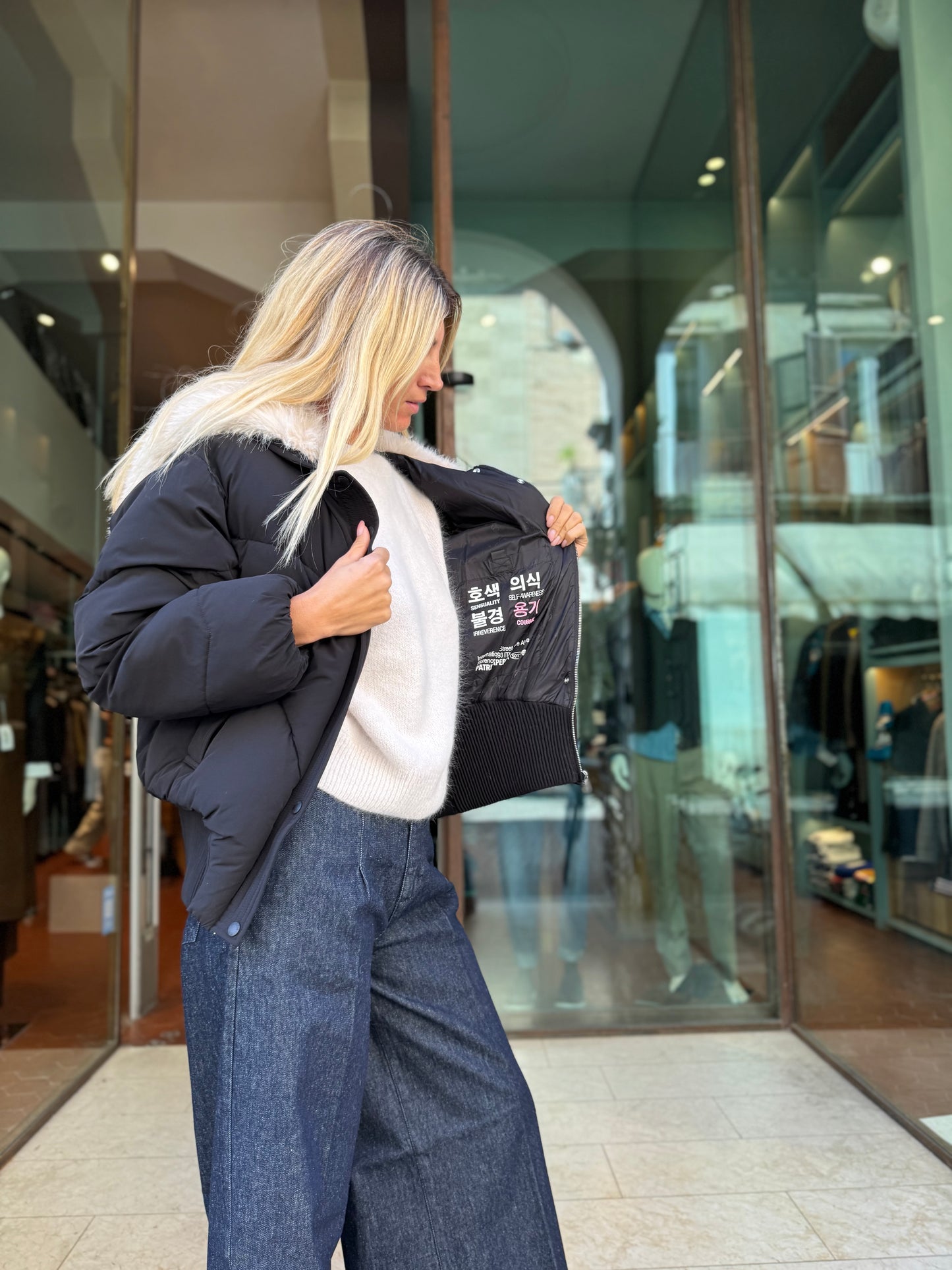 Patrizia Pepe Piumino corto con cappuccio in simil pelliccia NERO