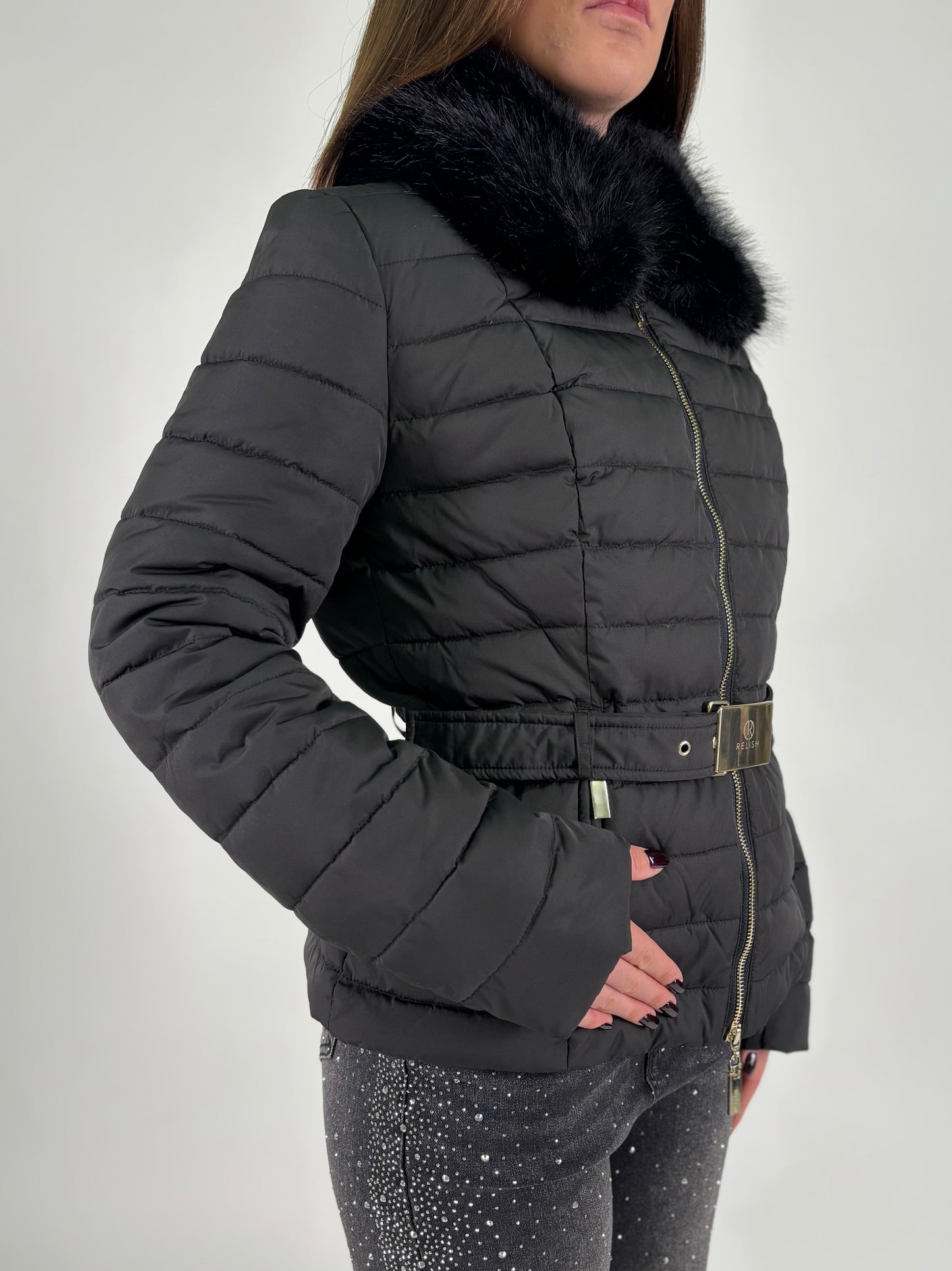 Relish Piumino corto con colletto in ecopelliccia NERO