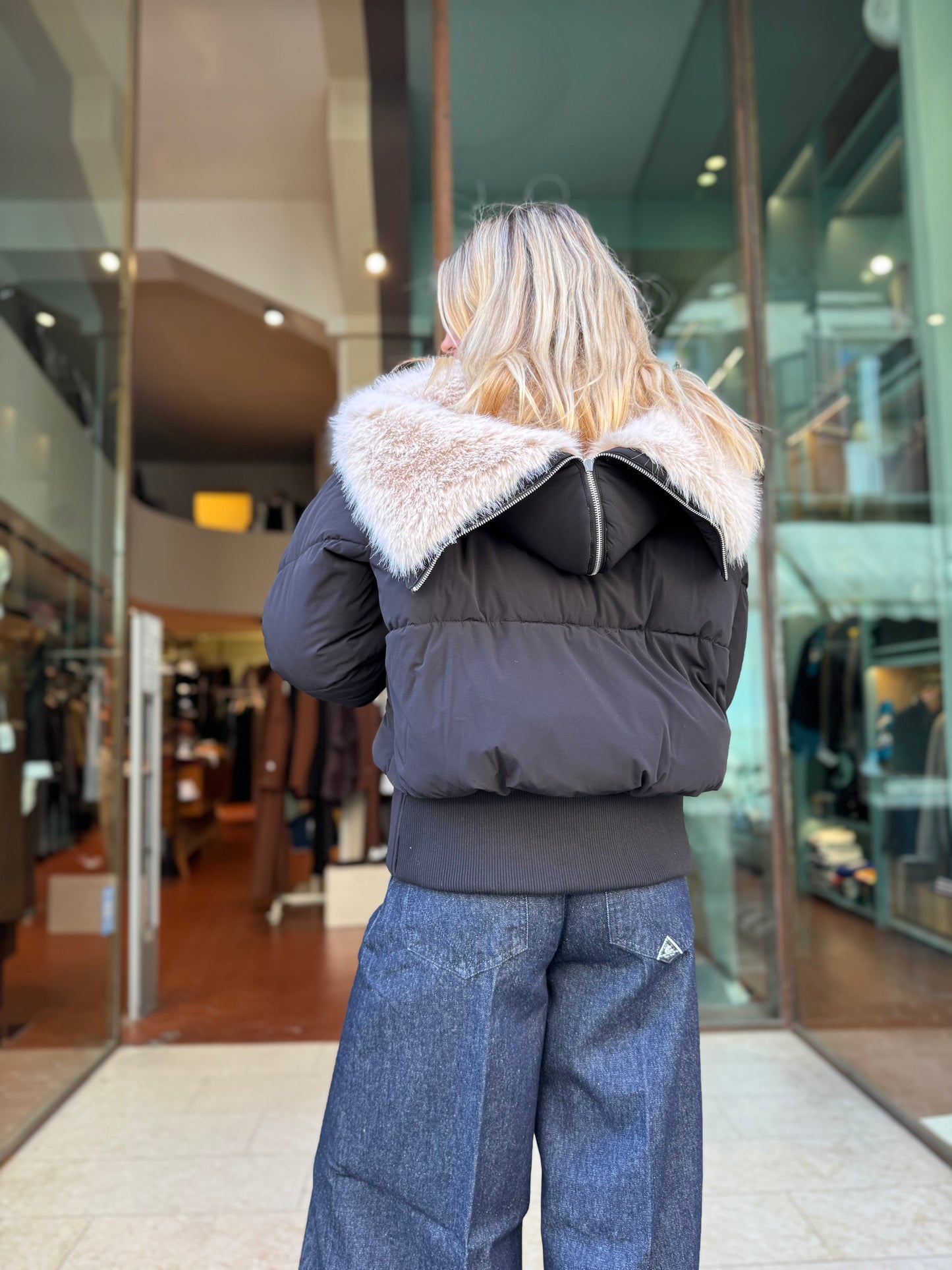 Patrizia Pepe Piumino corto con cappuccio in simil pelliccia NERO