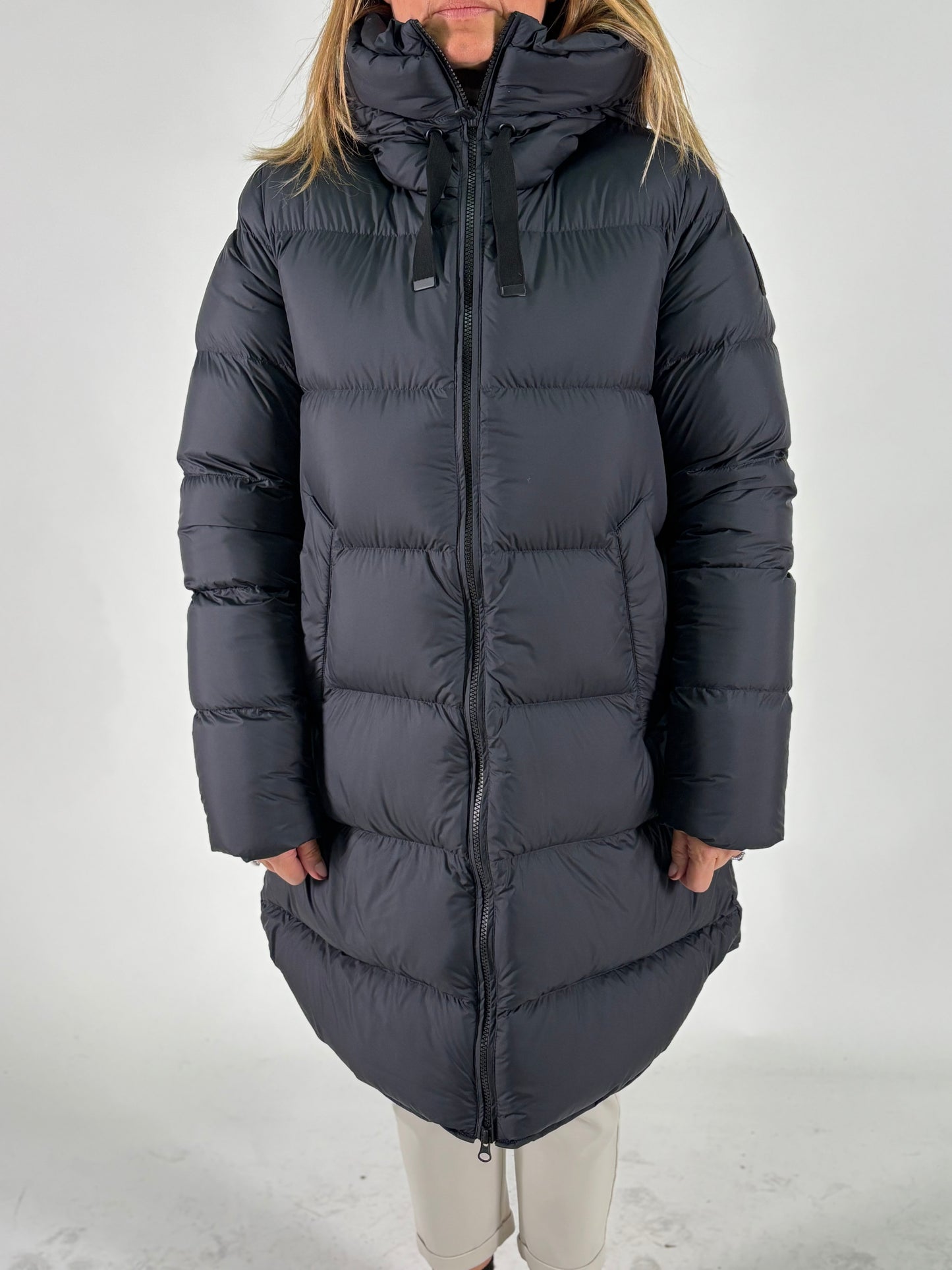 BOMBOOGIE piumino lungo con filze e cappuccio NERO