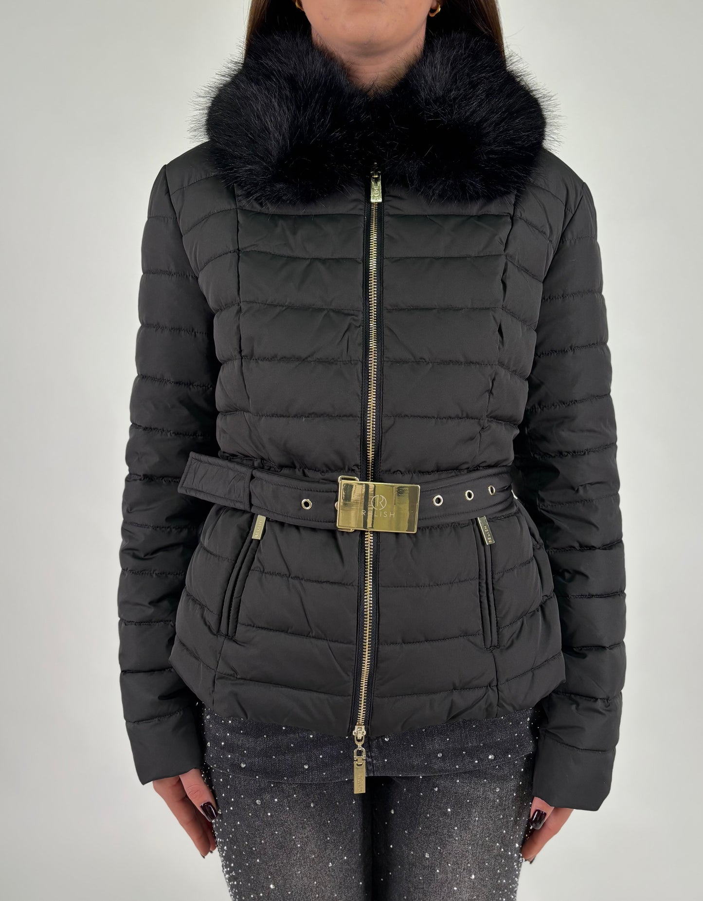 Relish Piumino corto con colletto in ecopelliccia NERO