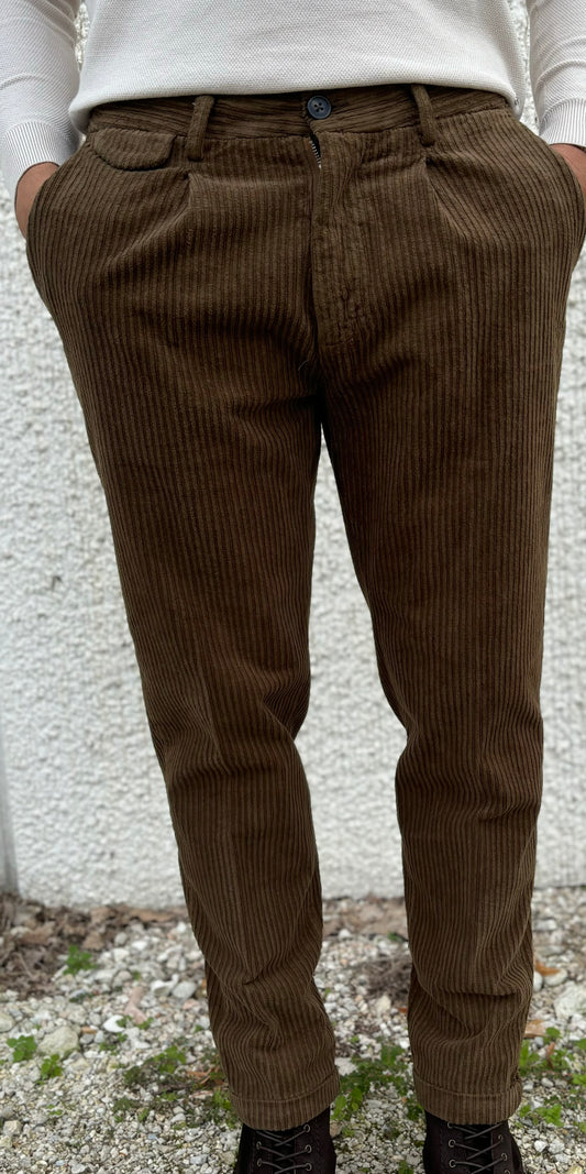 Markup Pantalone in velluto con pences VERDE MILITARE