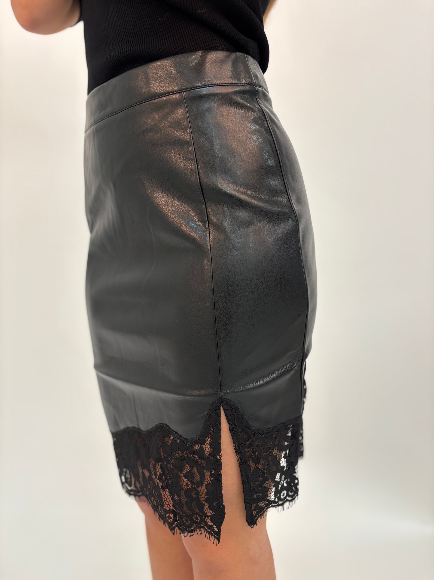 Molly Bracken Gonna mini ecopelle con pizzo NERO