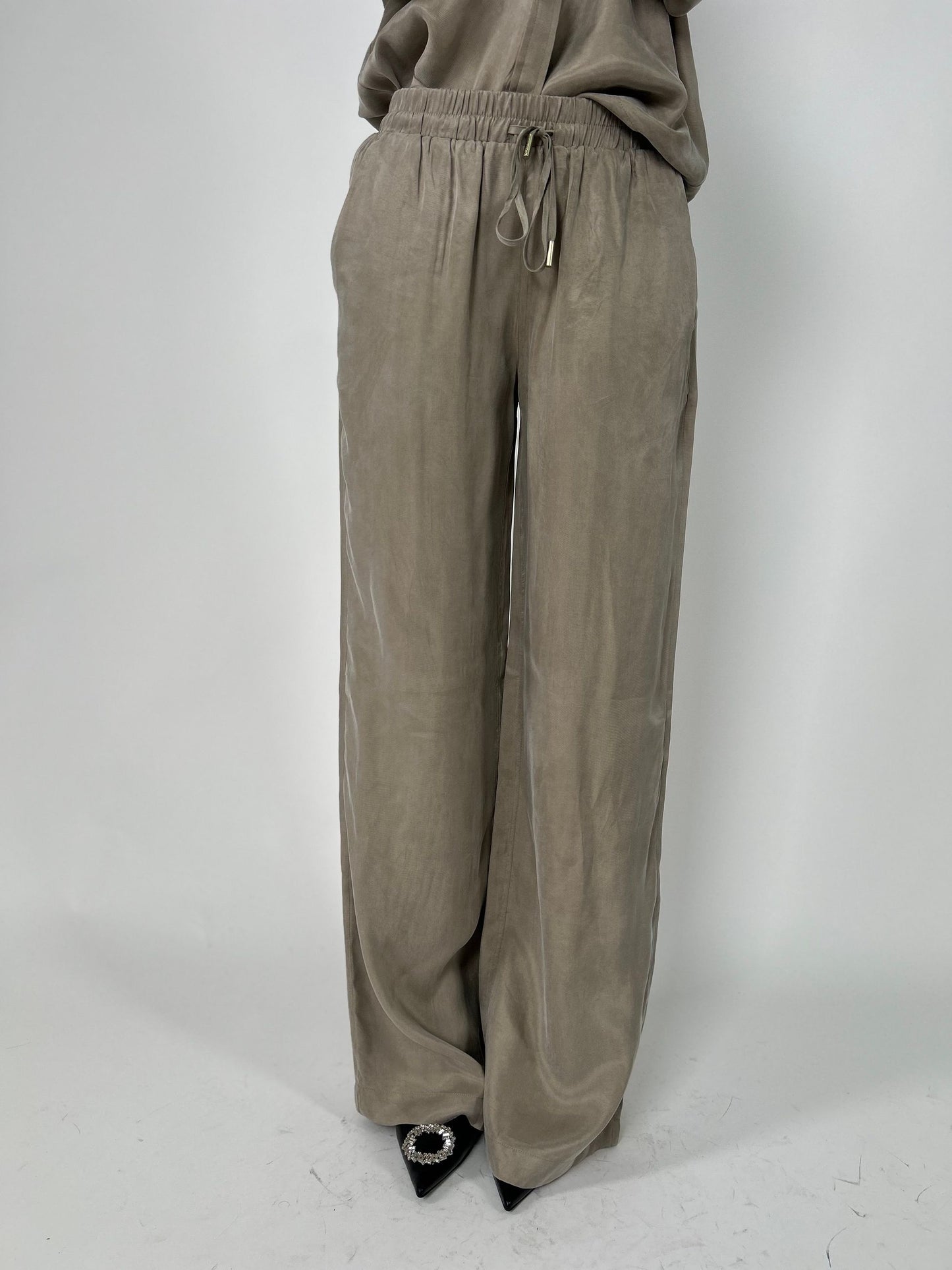 Pantalone palazzo con elastico in vita e coulisse