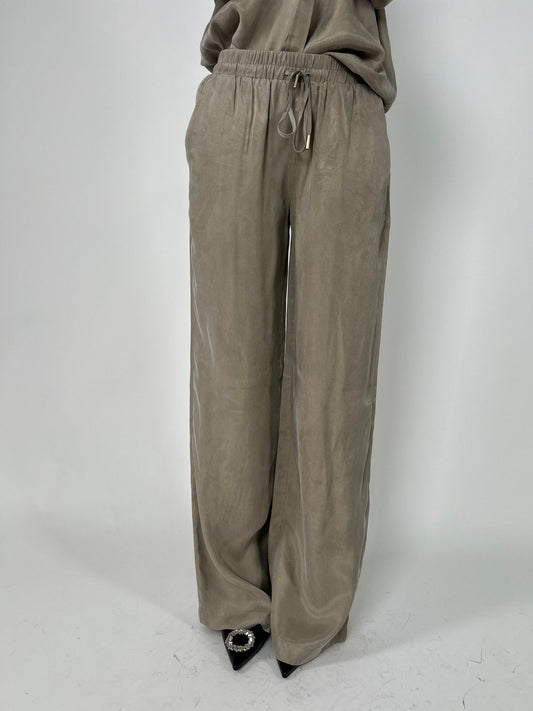 Pantalone palazzo con elastico in vita e coulisse