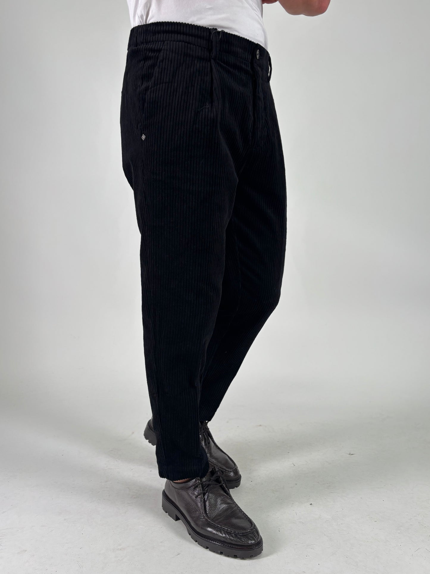 Markup Pantalone in velluto con pences NERO